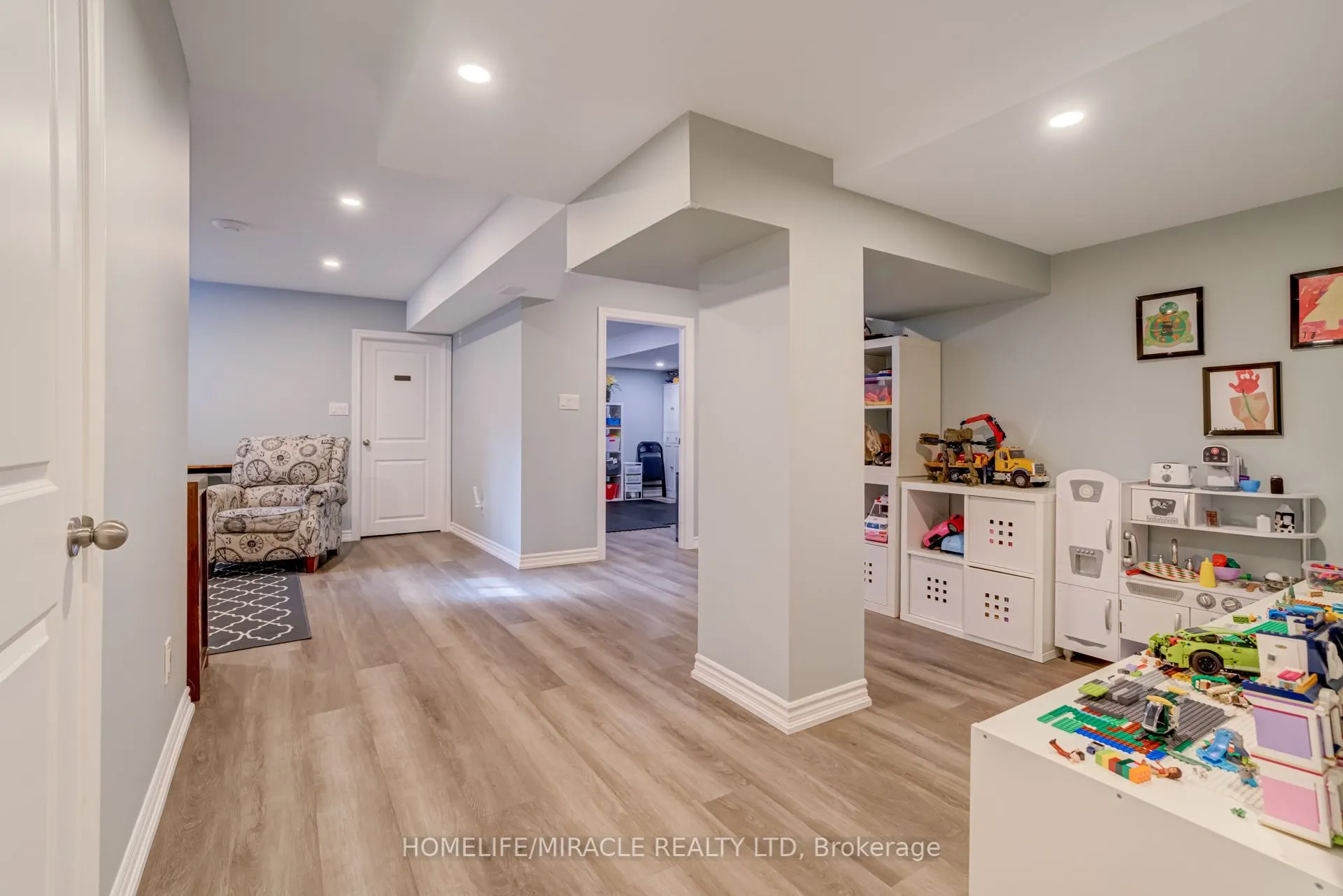 62 Hoard Avenue N