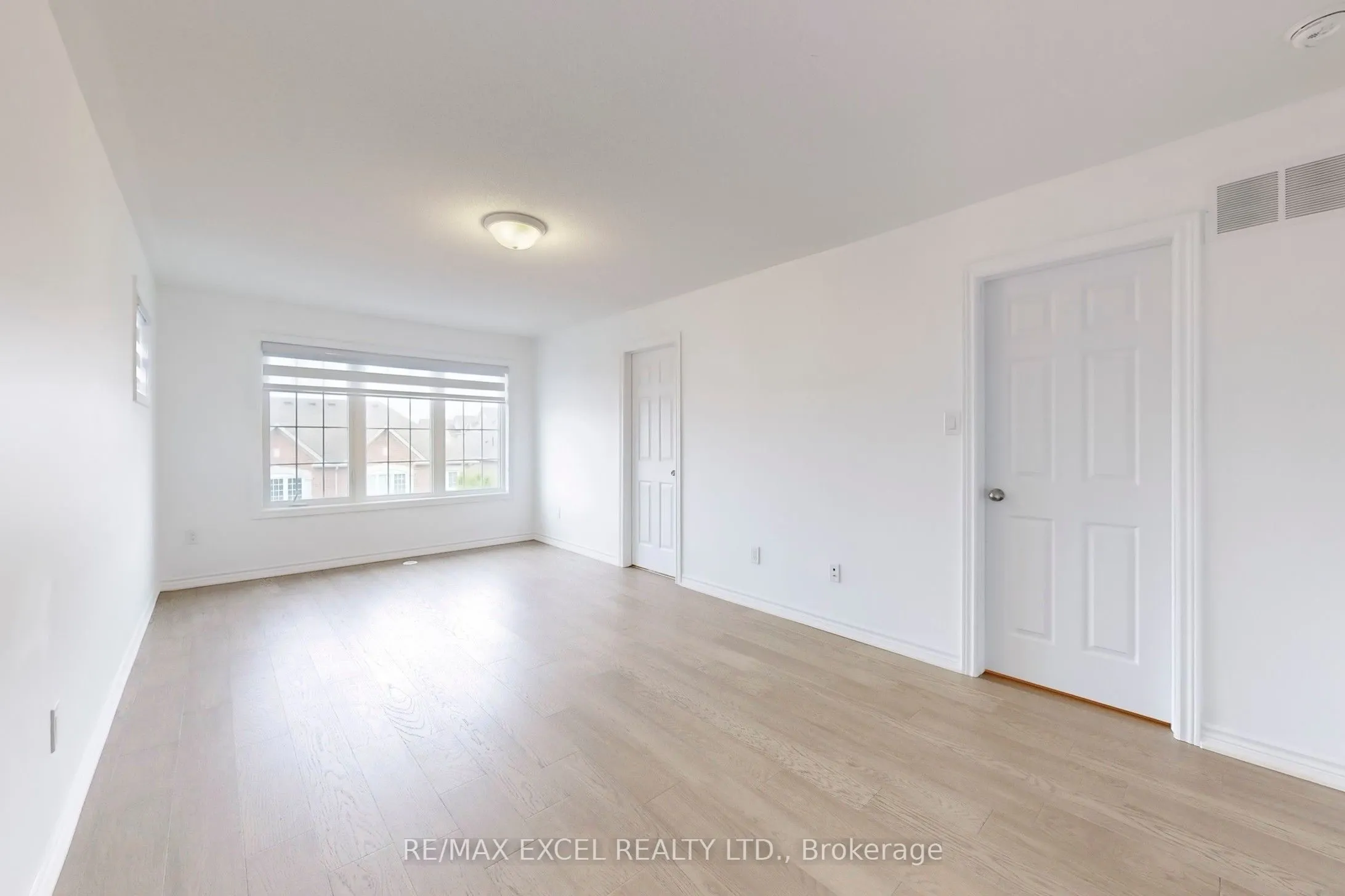 283 Dundas Way