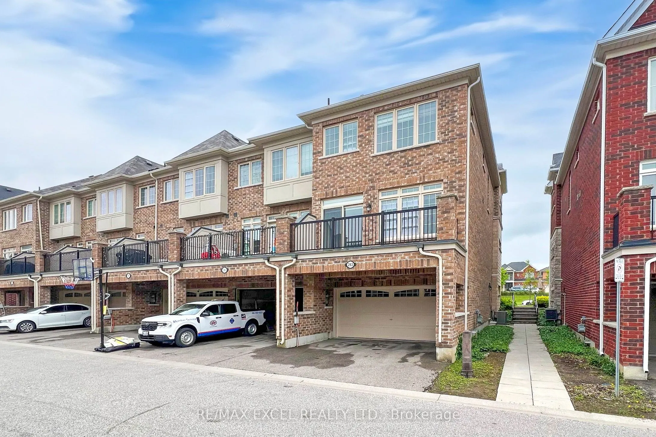 283 Dundas Way
