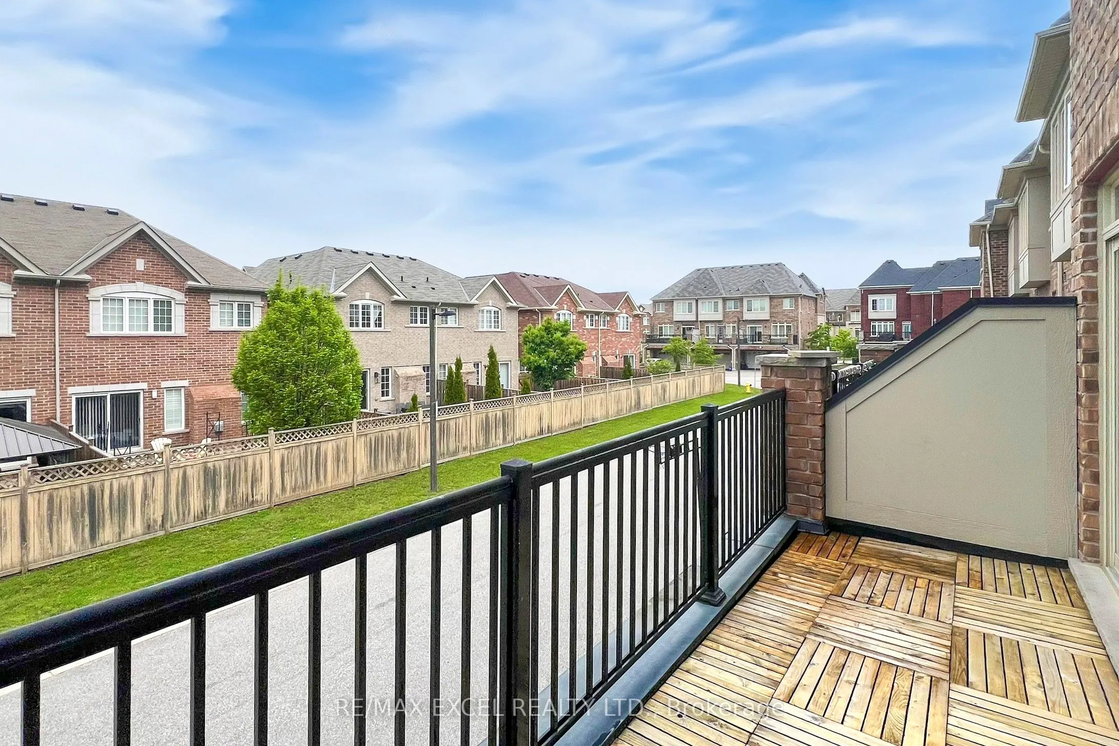 283 Dundas Way