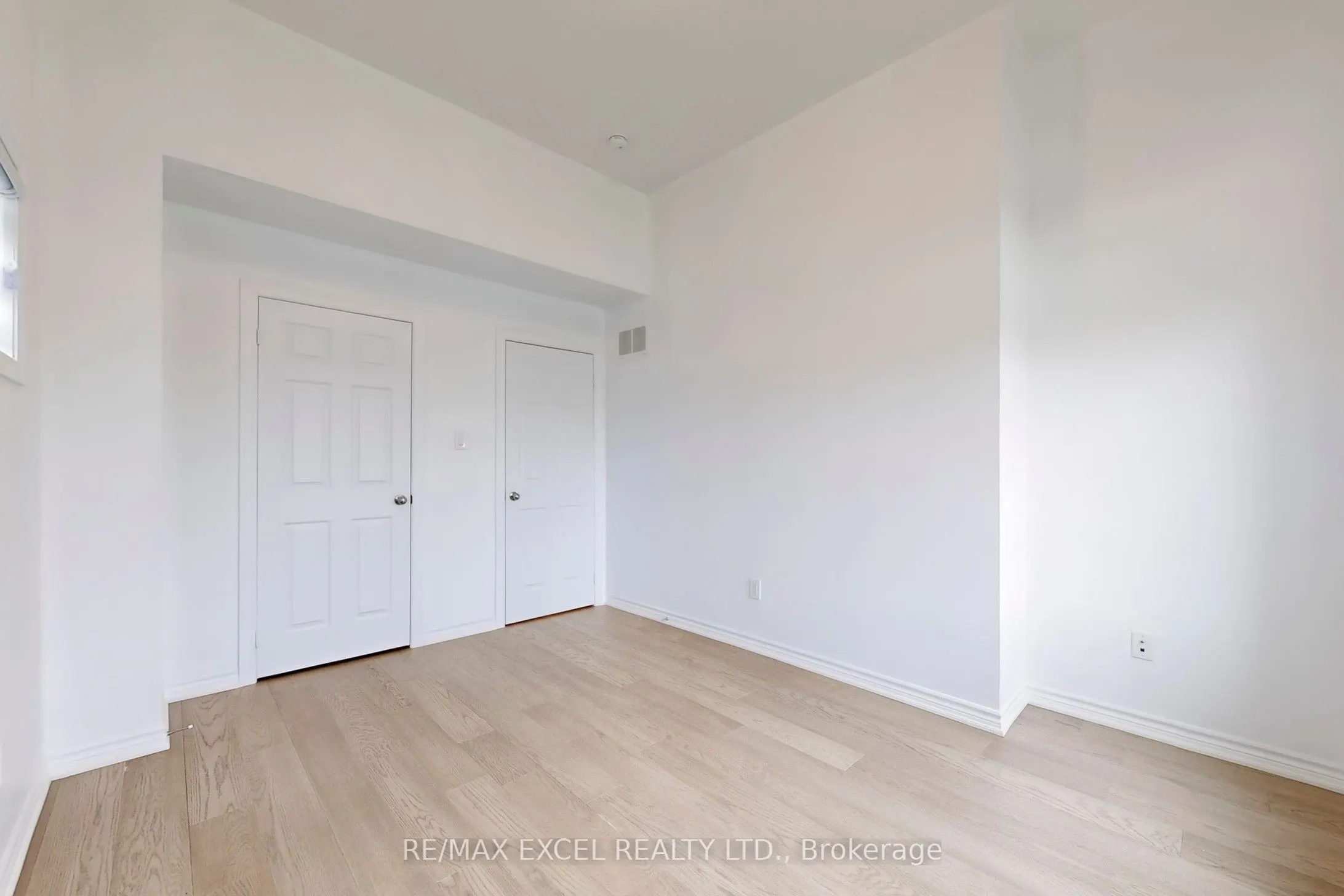 283 Dundas Way