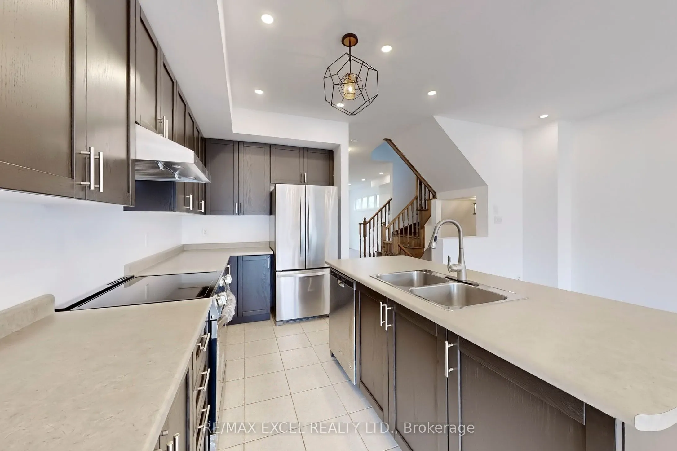283 Dundas Way