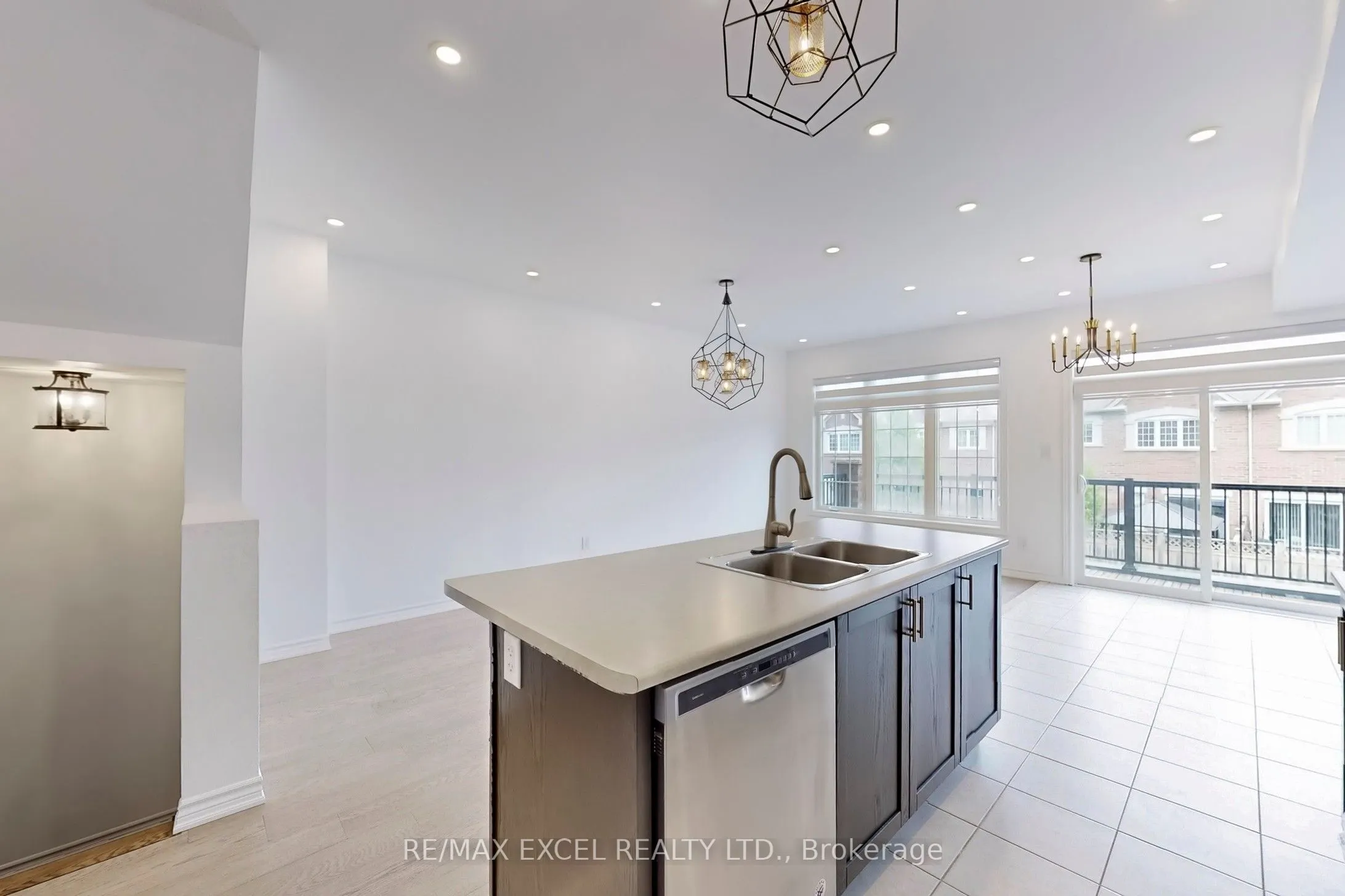 283 Dundas Way