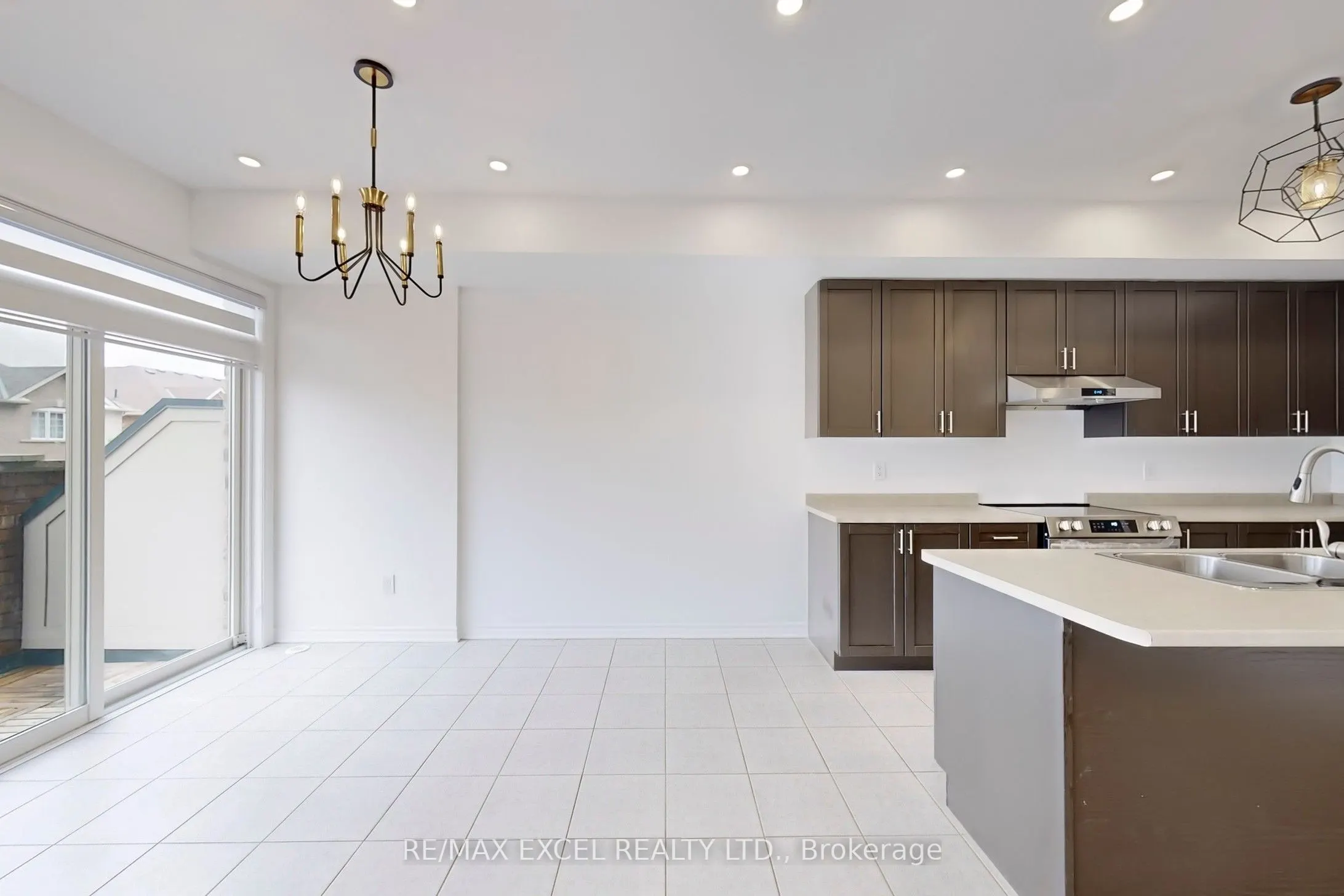 283 Dundas Way
