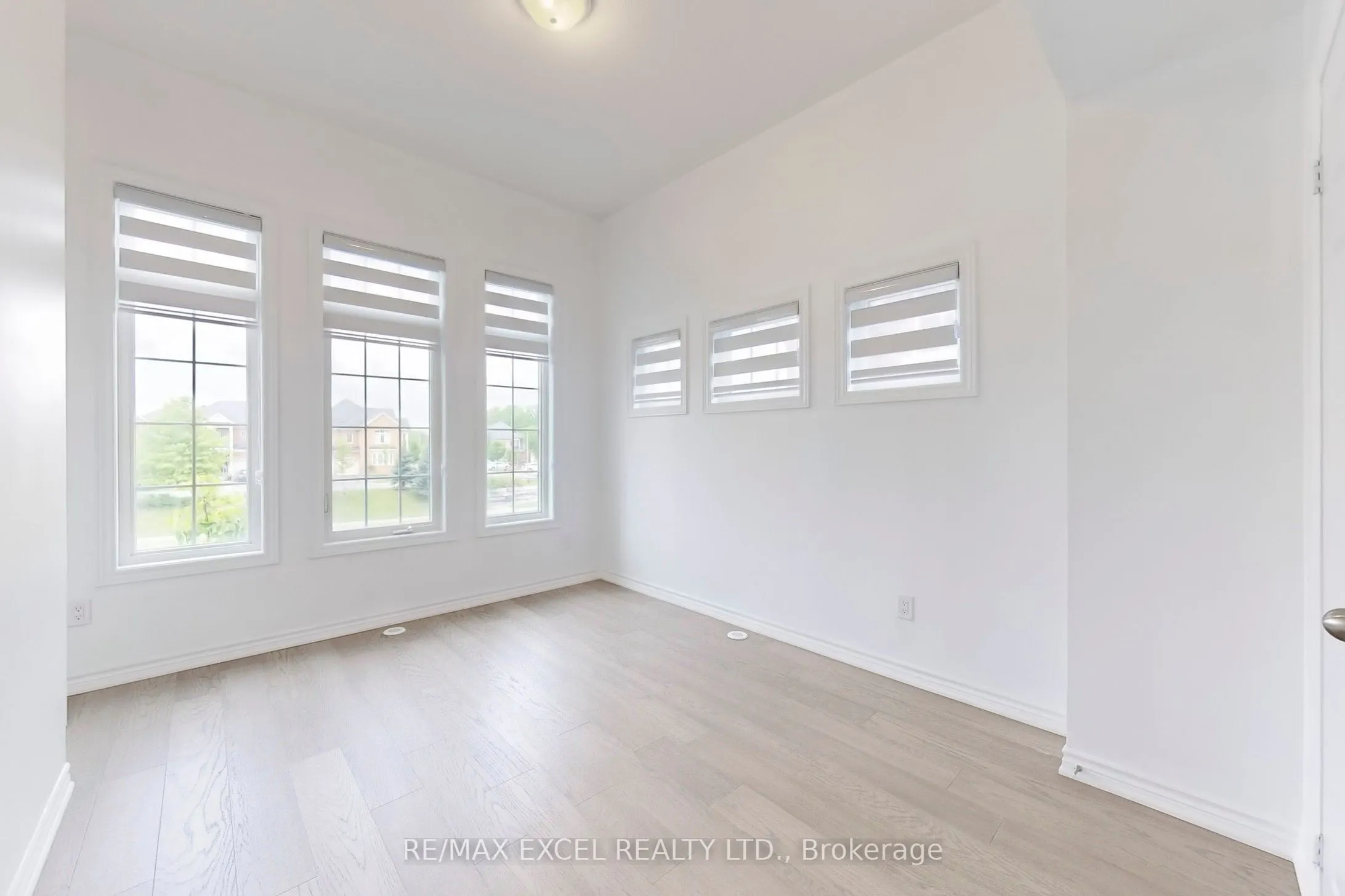 283 Dundas Way