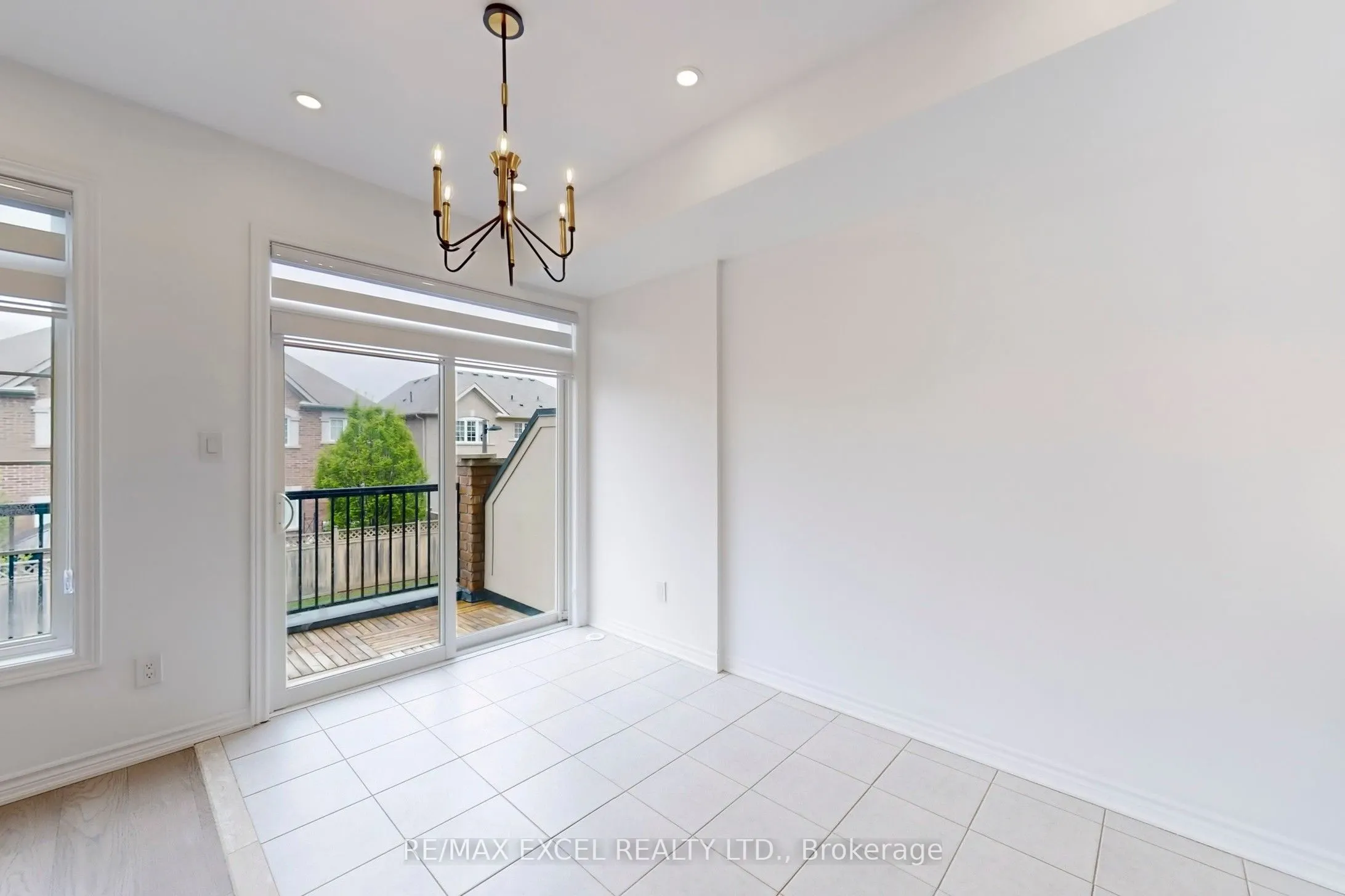 283 Dundas Way