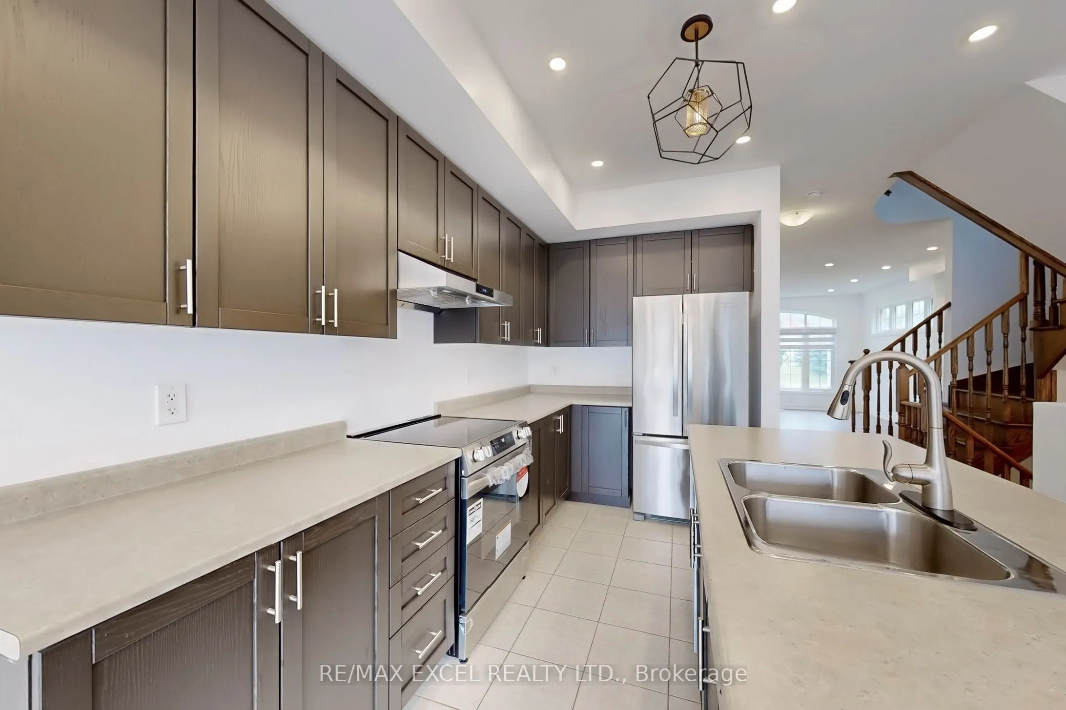 283 Dundas Way