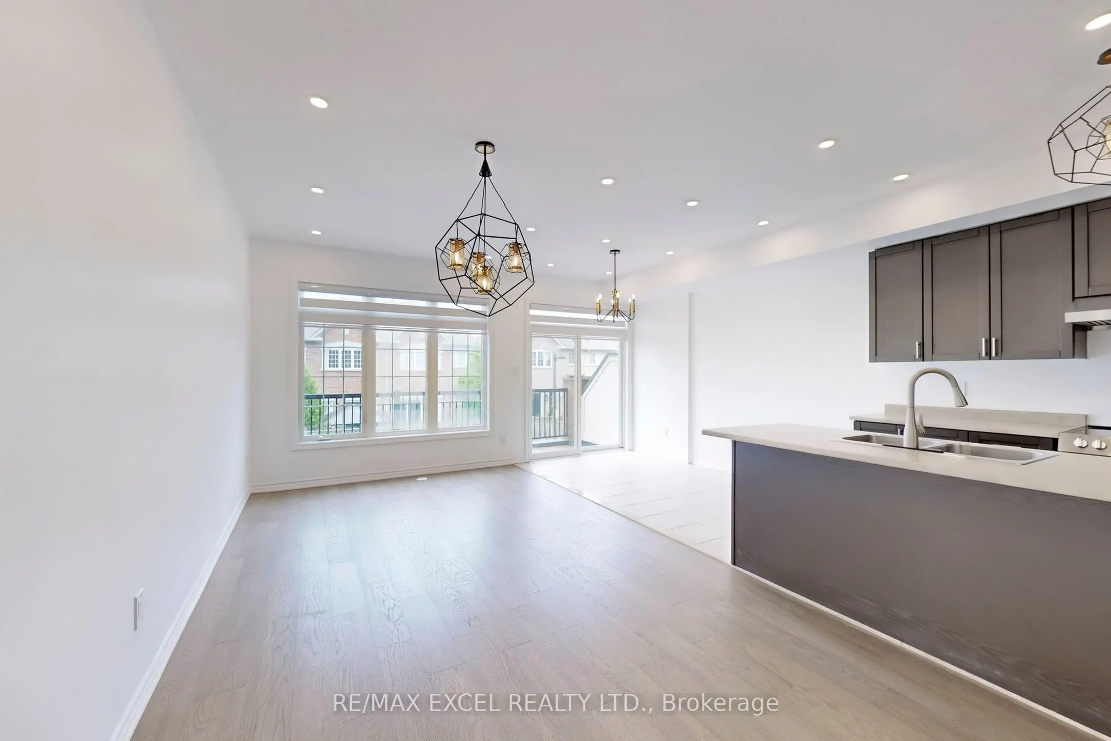 283 Dundas Way