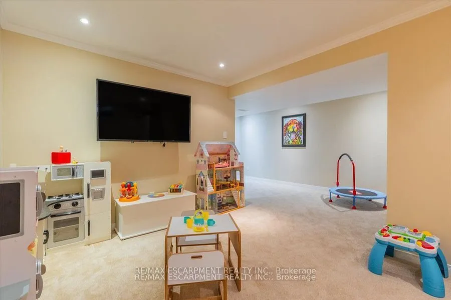 4 Ruthven Crescent