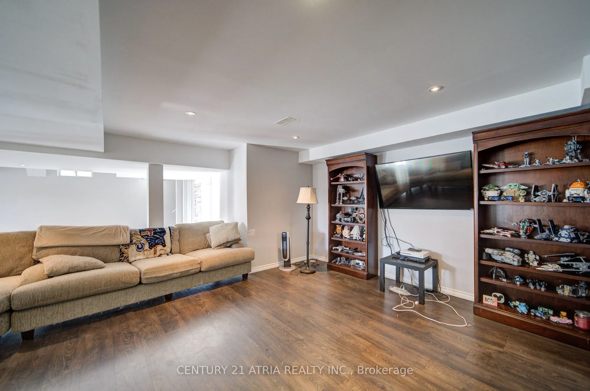 10 Gladys Rolling Avenue