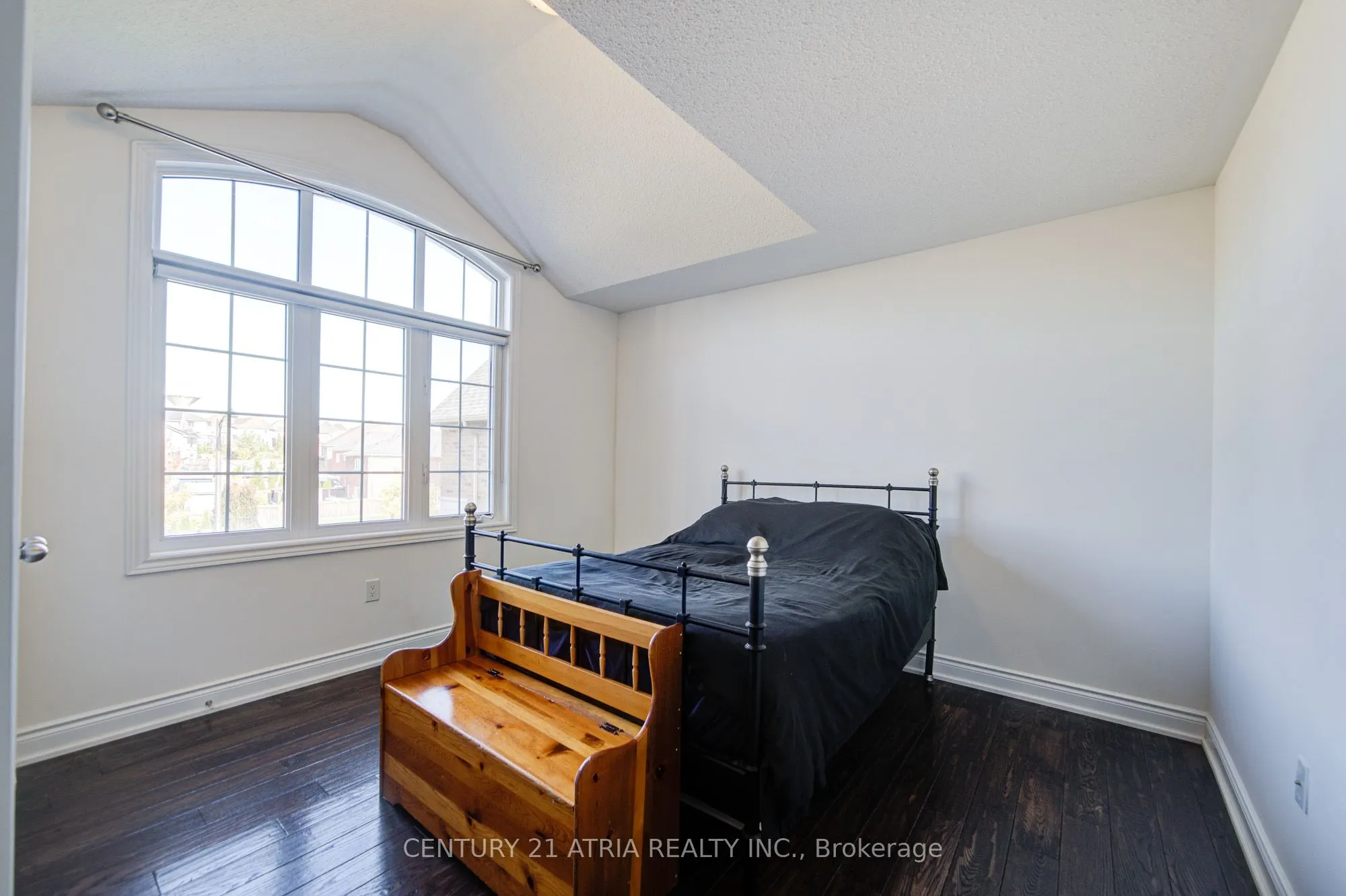 10 Gladys Rolling Avenue