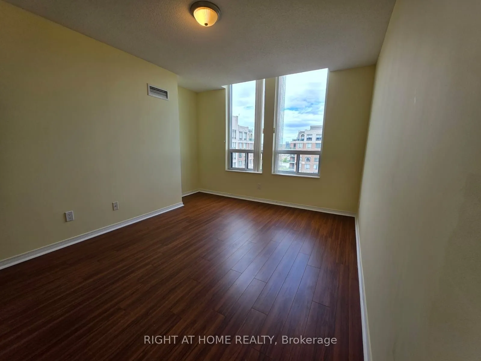 310 Red Maple Road, #Lph7