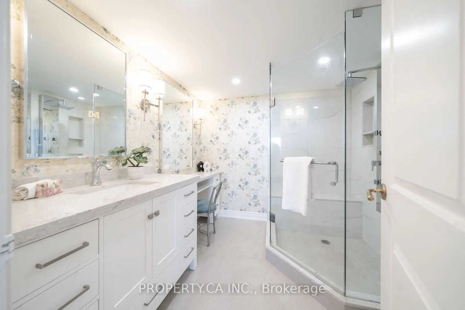 7460 Bathurst Street, #1405