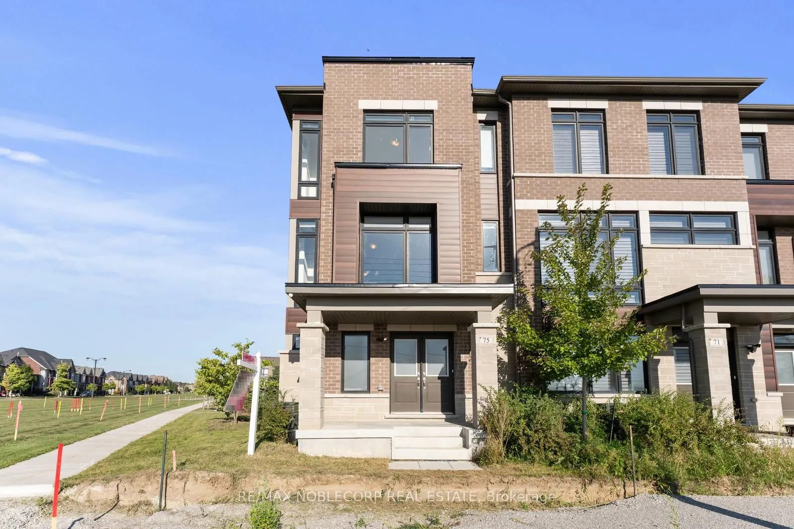 75 Holyrood Crescent