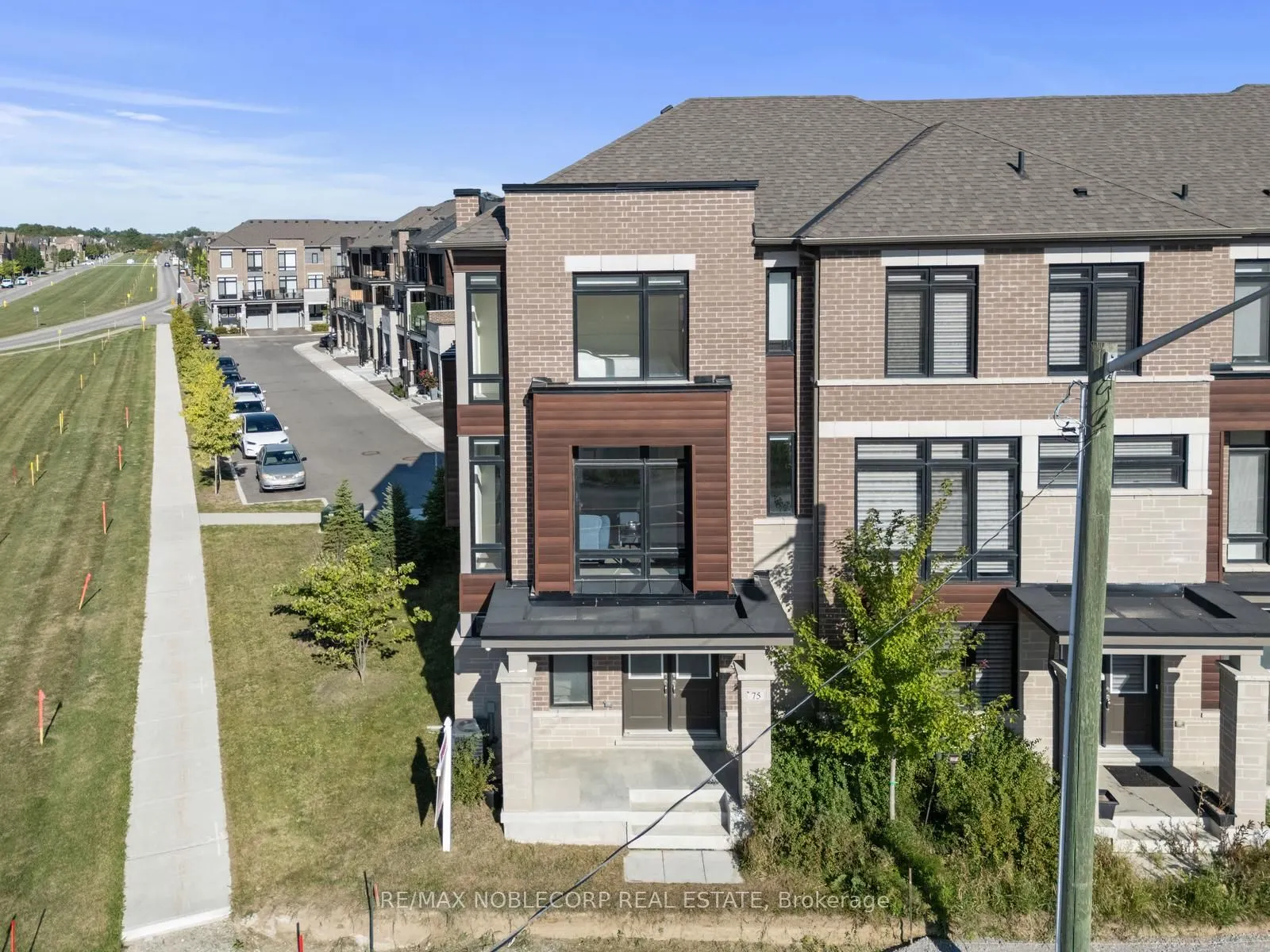 75 Holyrood Crescent