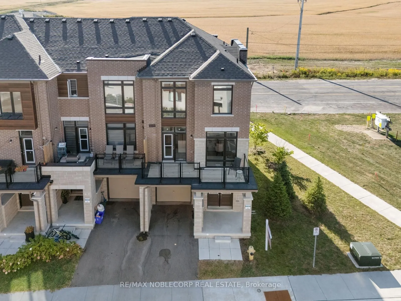 75 Holyrood Crescent