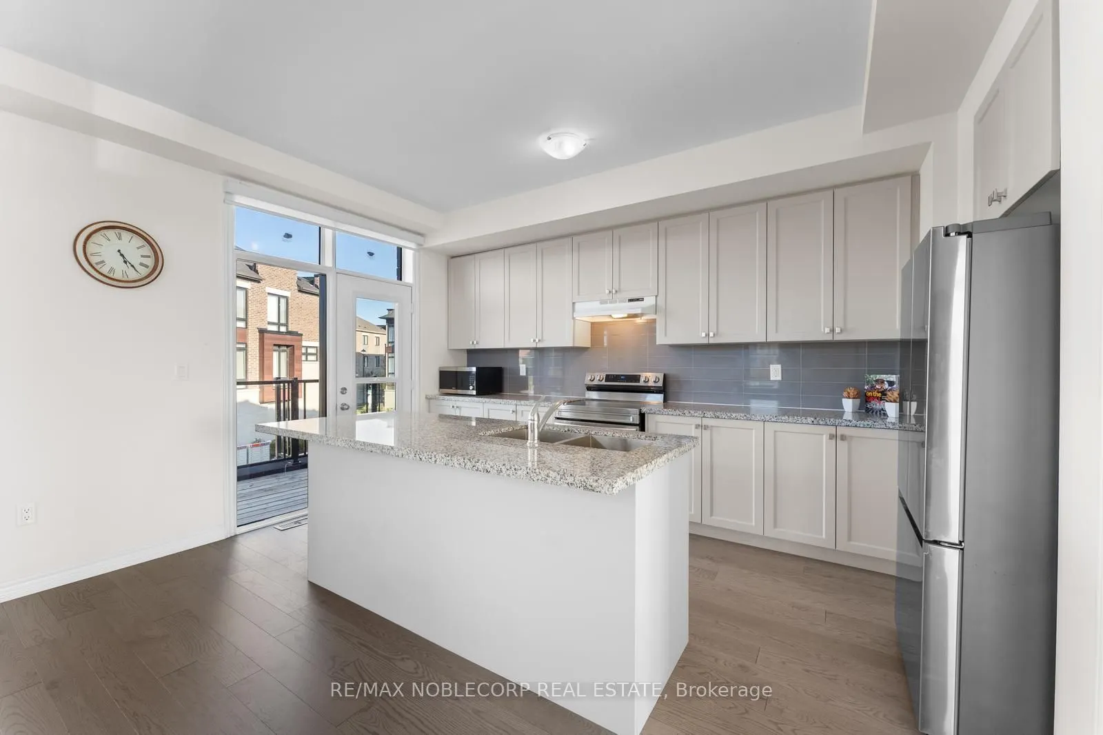 75 Holyrood Crescent
