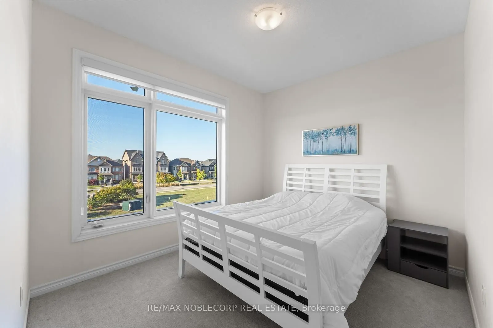 75 Holyrood Crescent