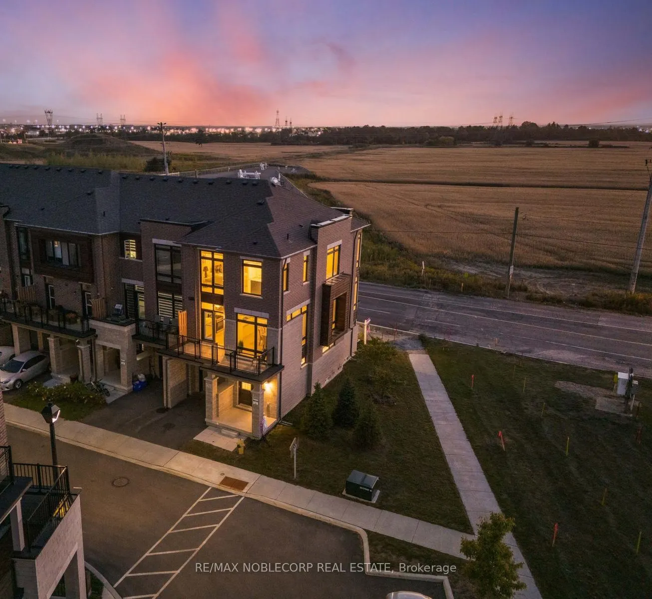 75 Holyrood Crescent