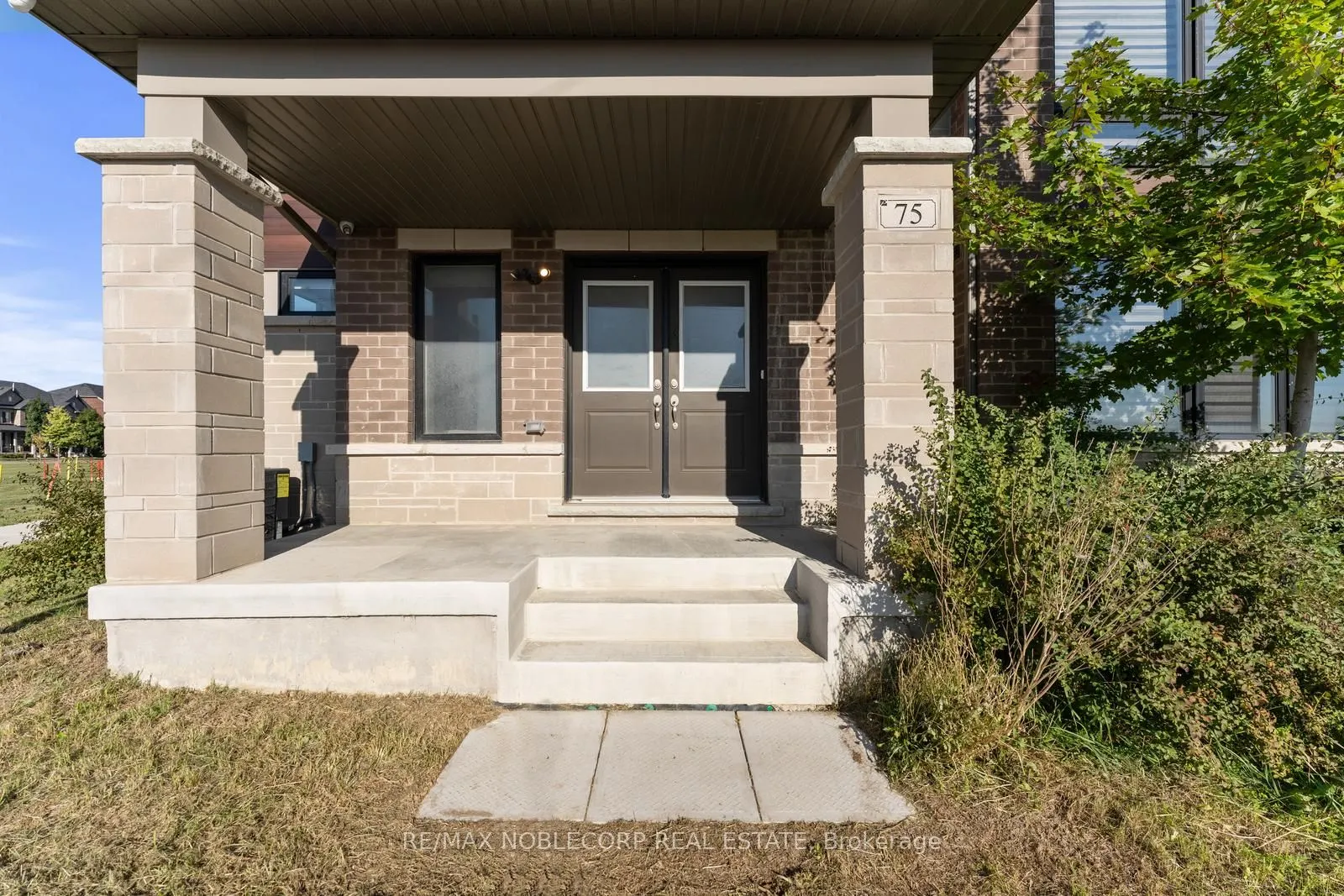 75 Holyrood Crescent