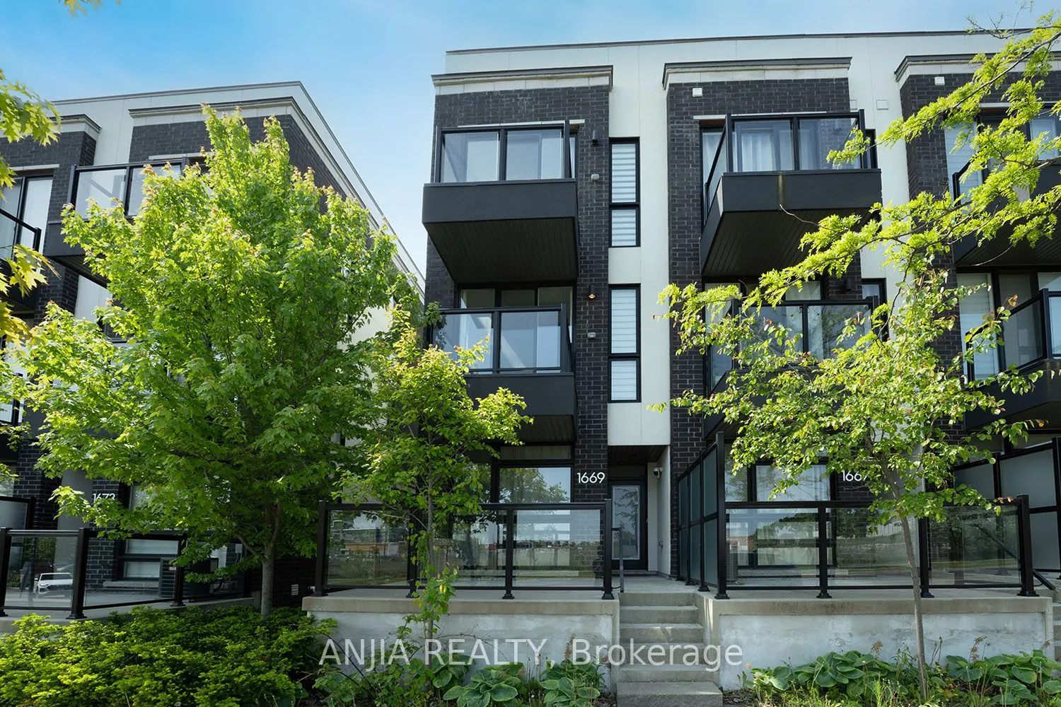 1669 Bur Oak Avenue, #7