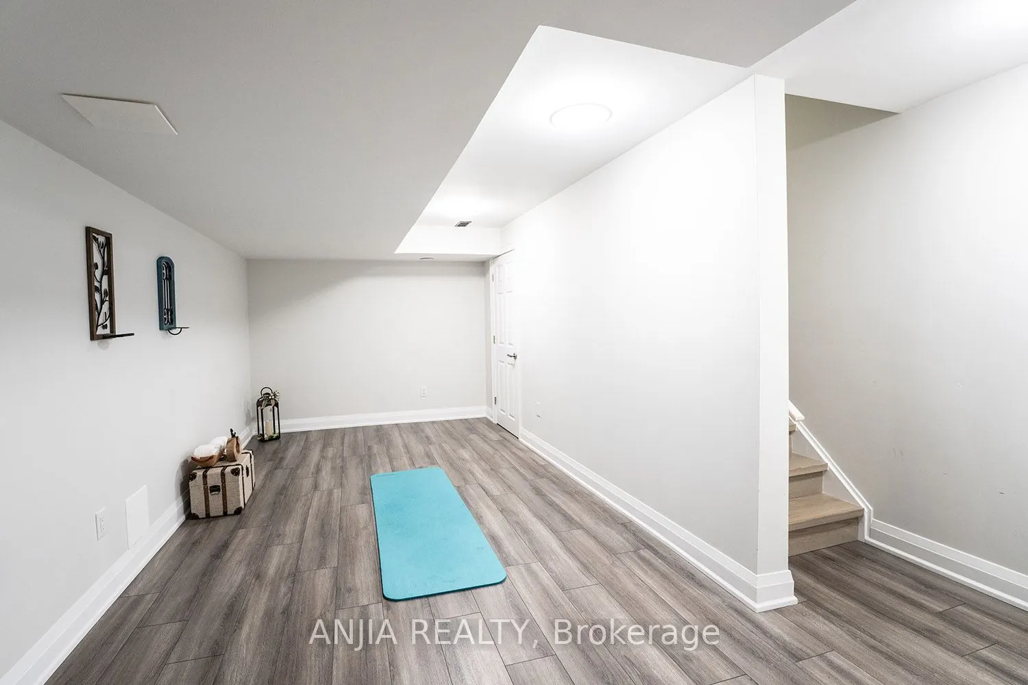 1669 Bur Oak Avenue, #7