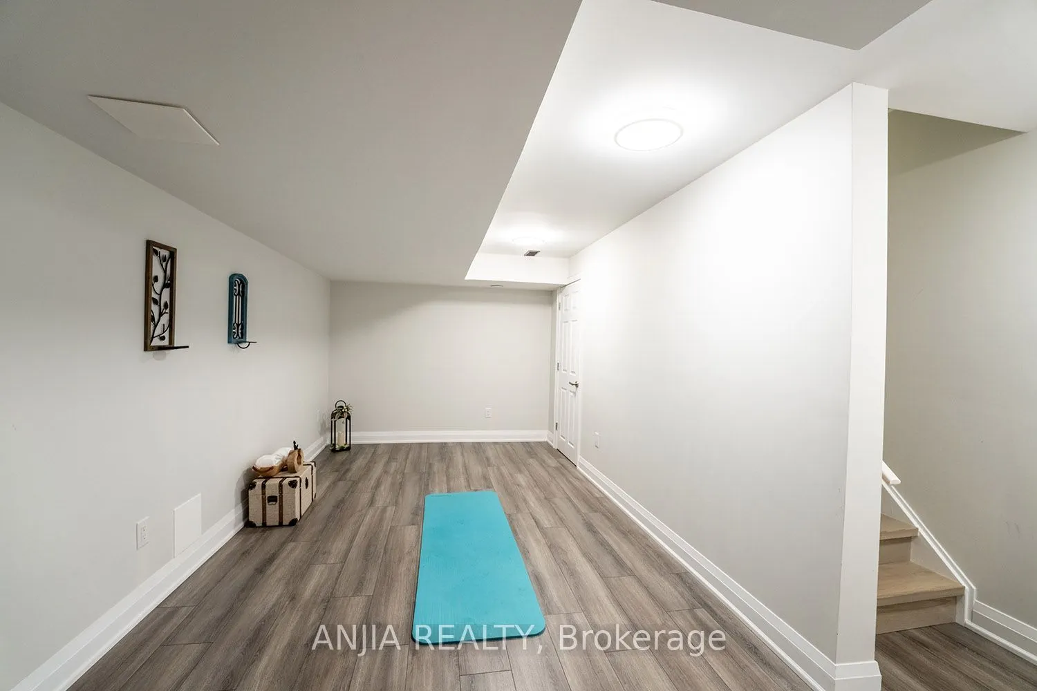 1669 Bur Oak Avenue, #7