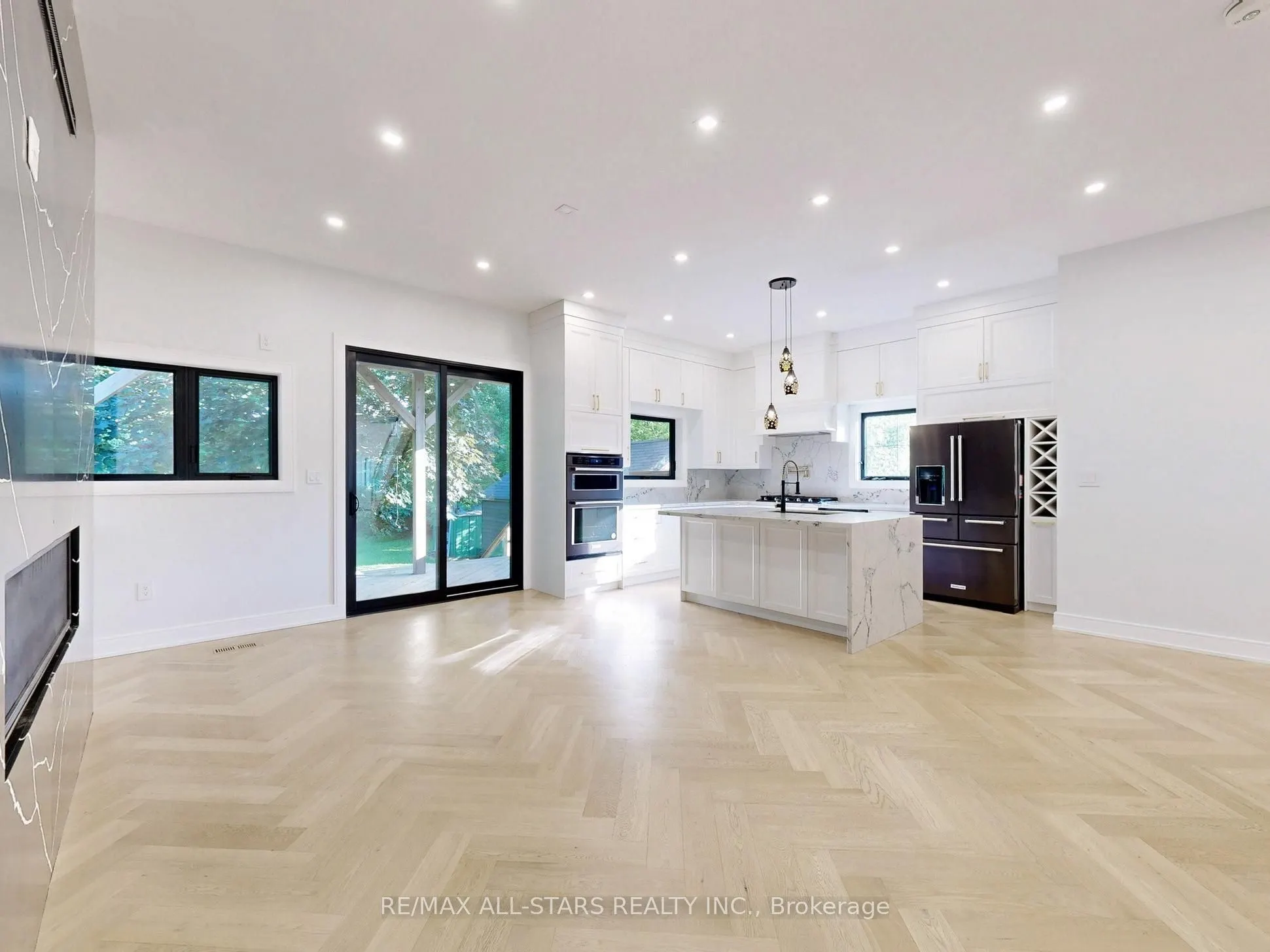 215 Bayview Avenue