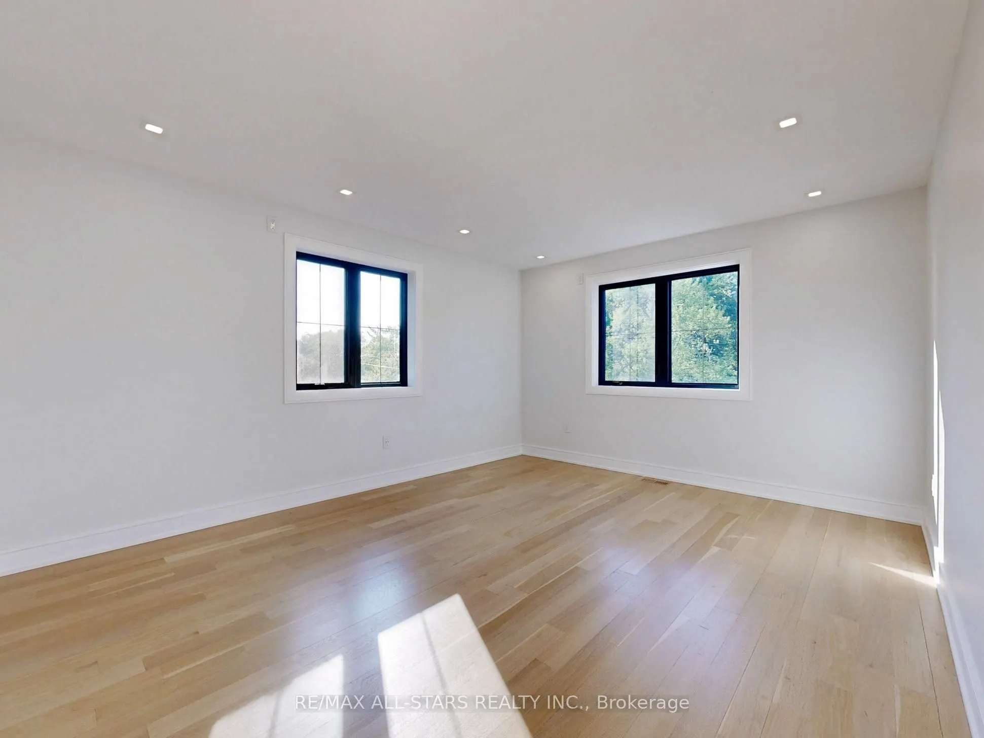 215 Bayview Avenue