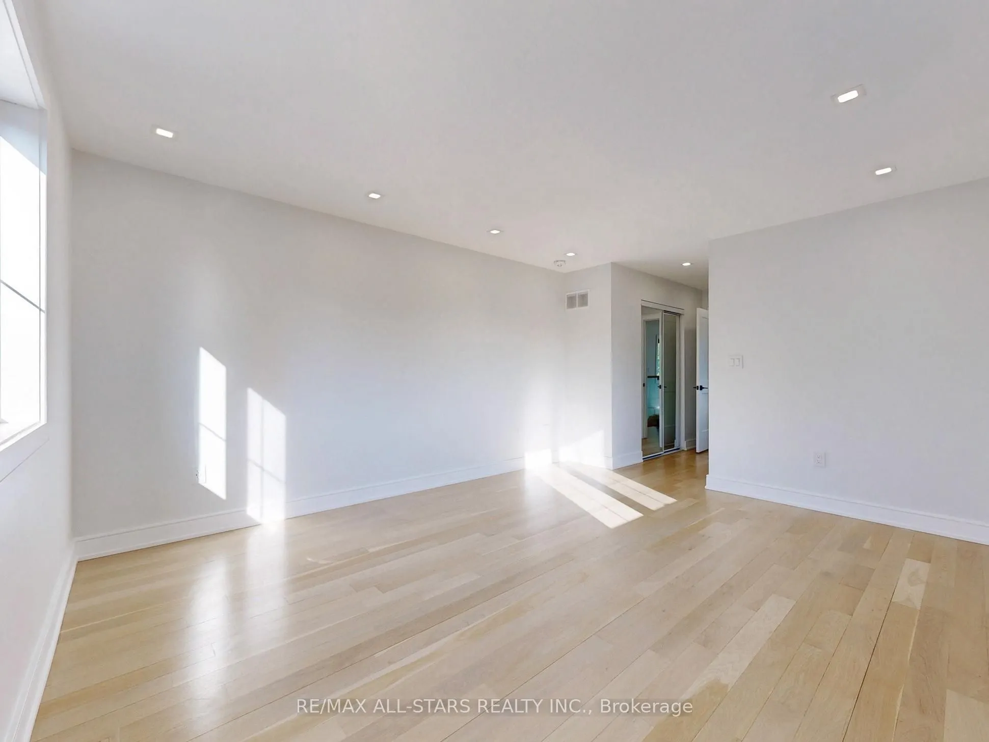 215 Bayview Avenue