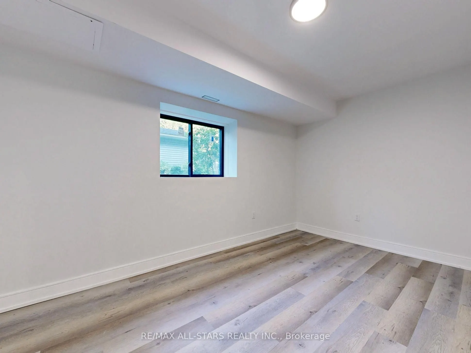215 Bayview Avenue