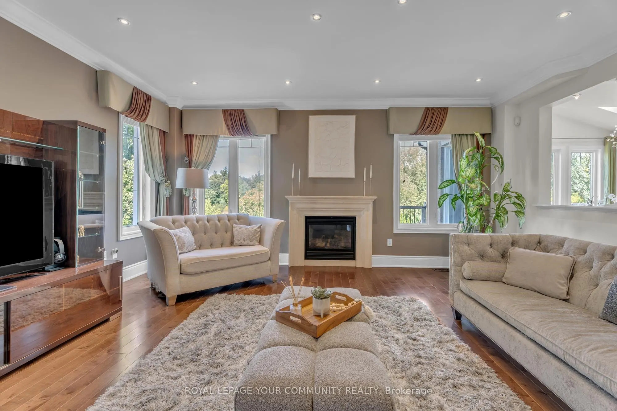 35 VANDERVOORT Drive