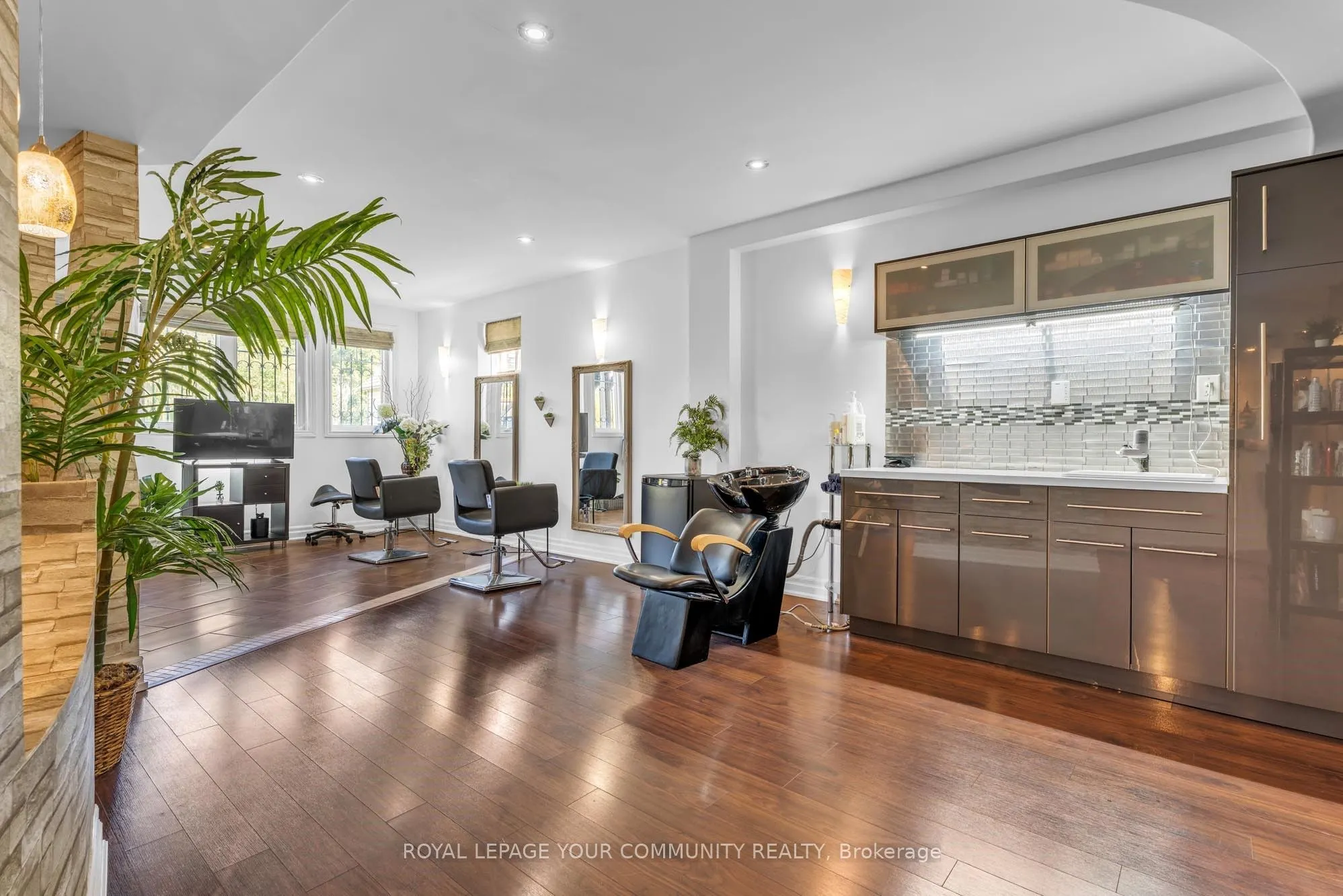 35 VANDERVOORT Drive