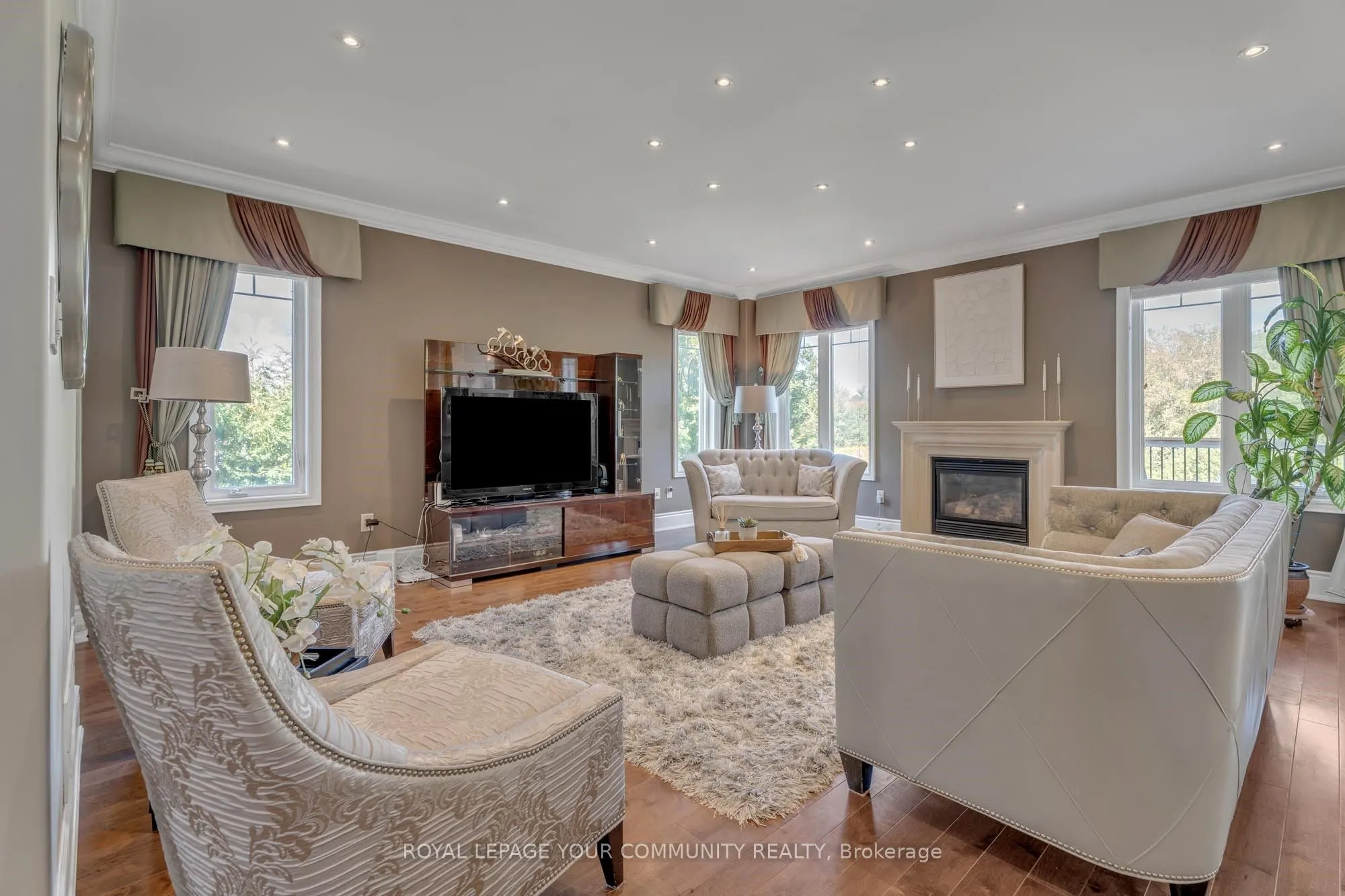 35 VANDERVOORT Drive
