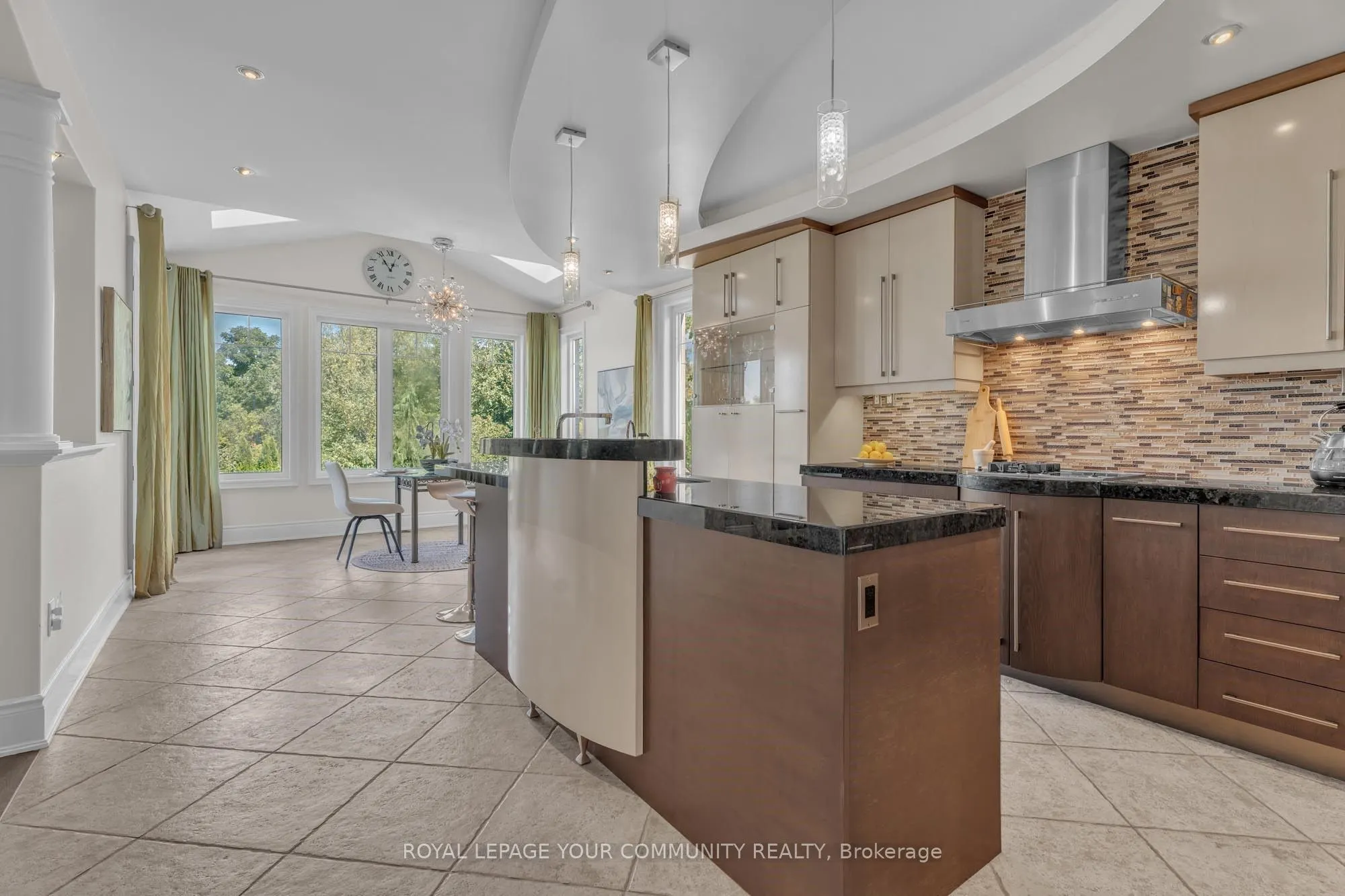 35 VANDERVOORT Drive