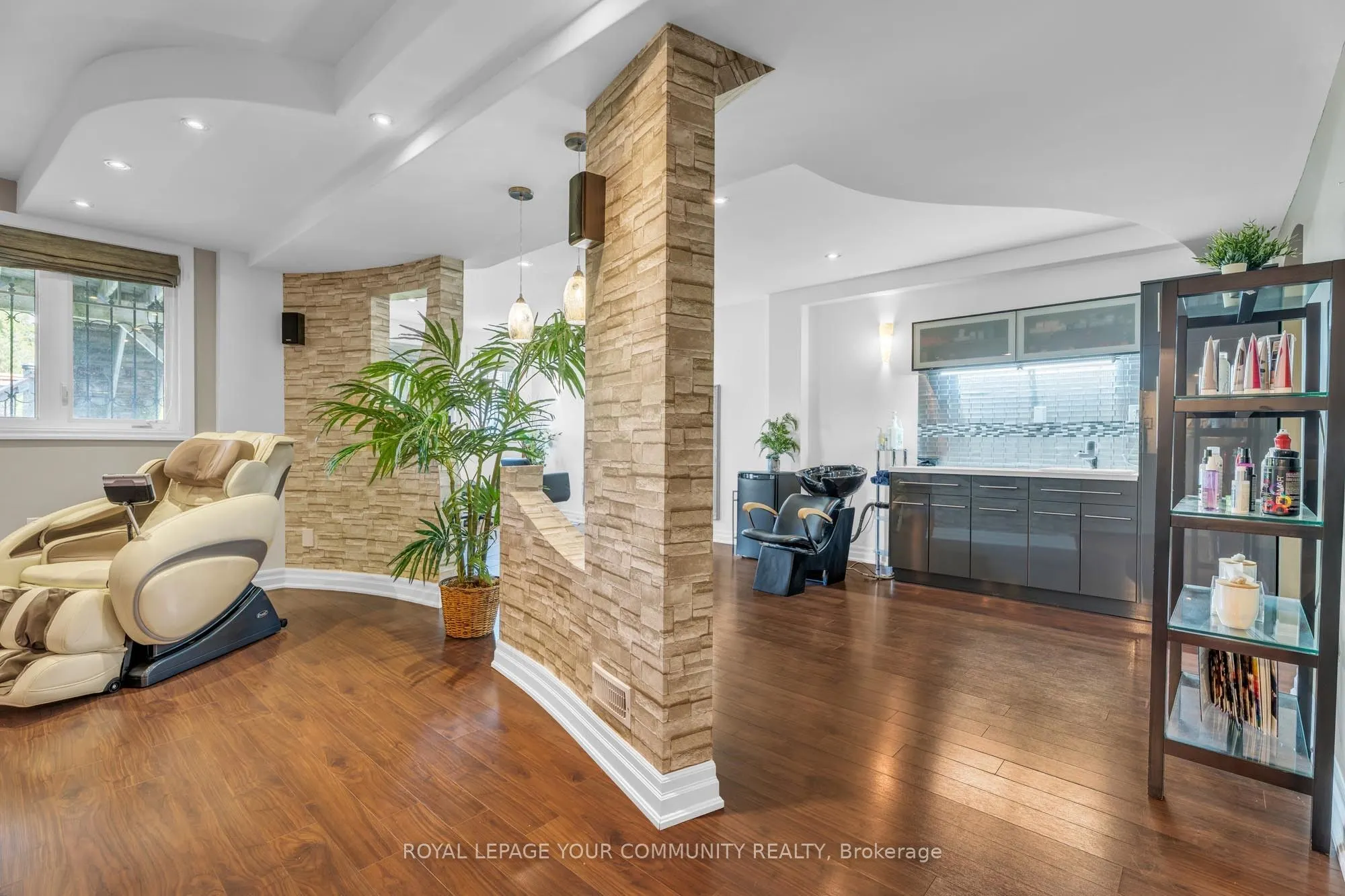 35 VANDERVOORT Drive