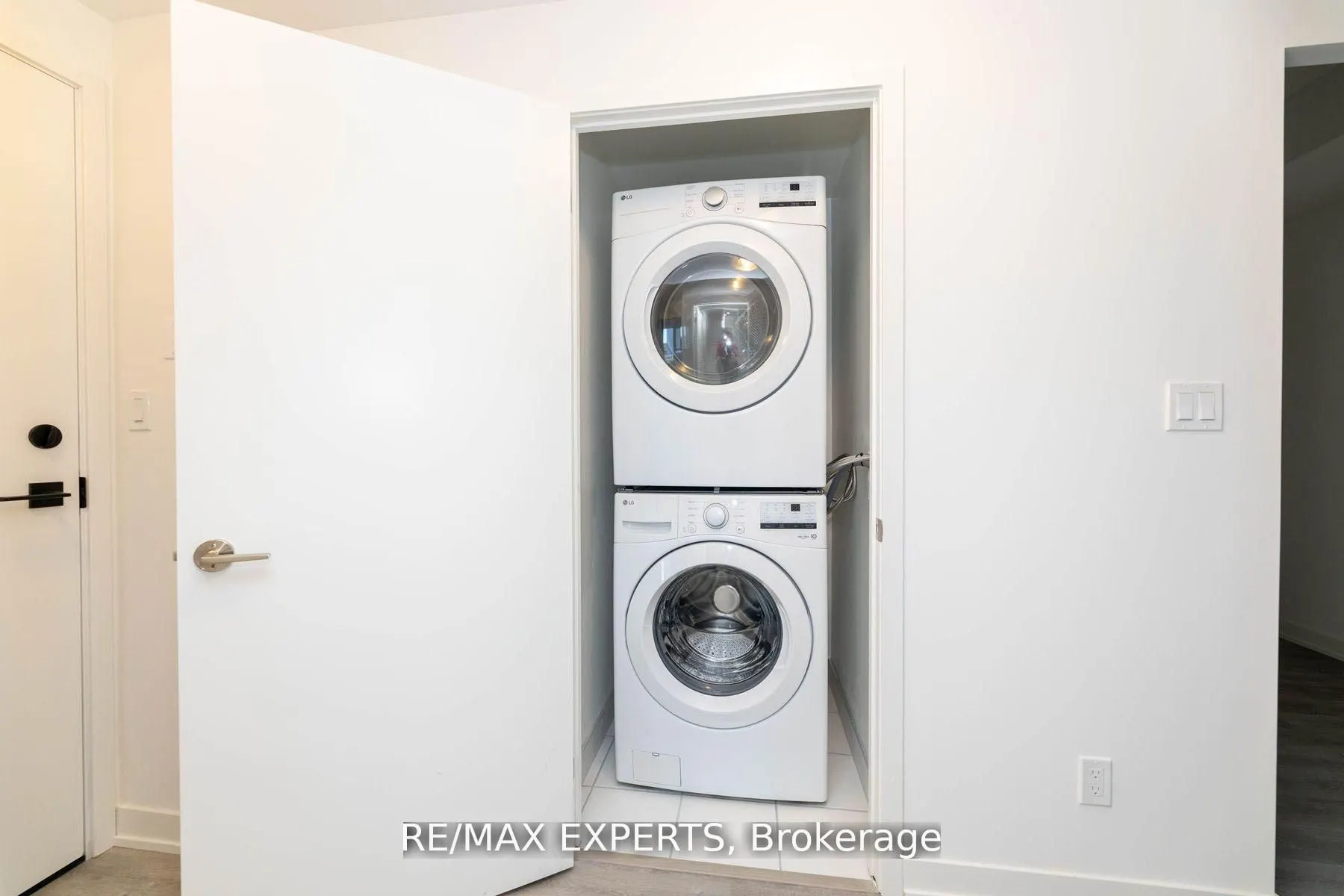 38 Simcoe Promenade, #608C