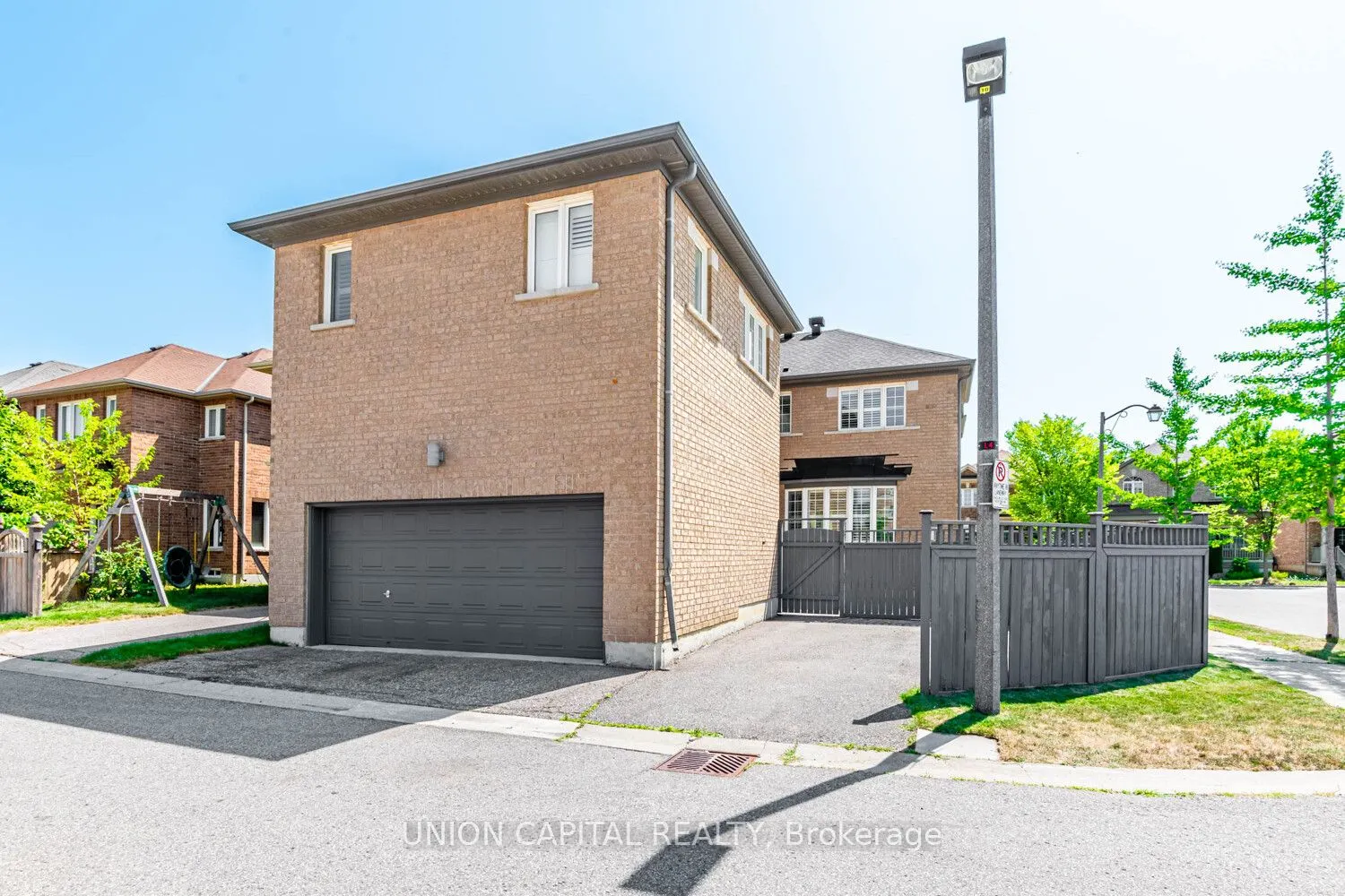 18 Honey Glen Avenue