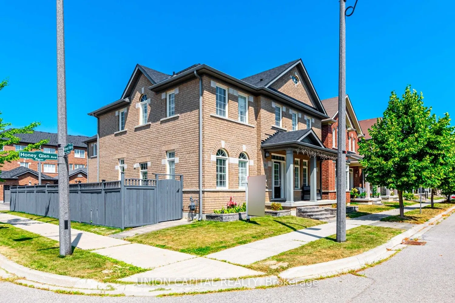 18 Honey Glen Avenue