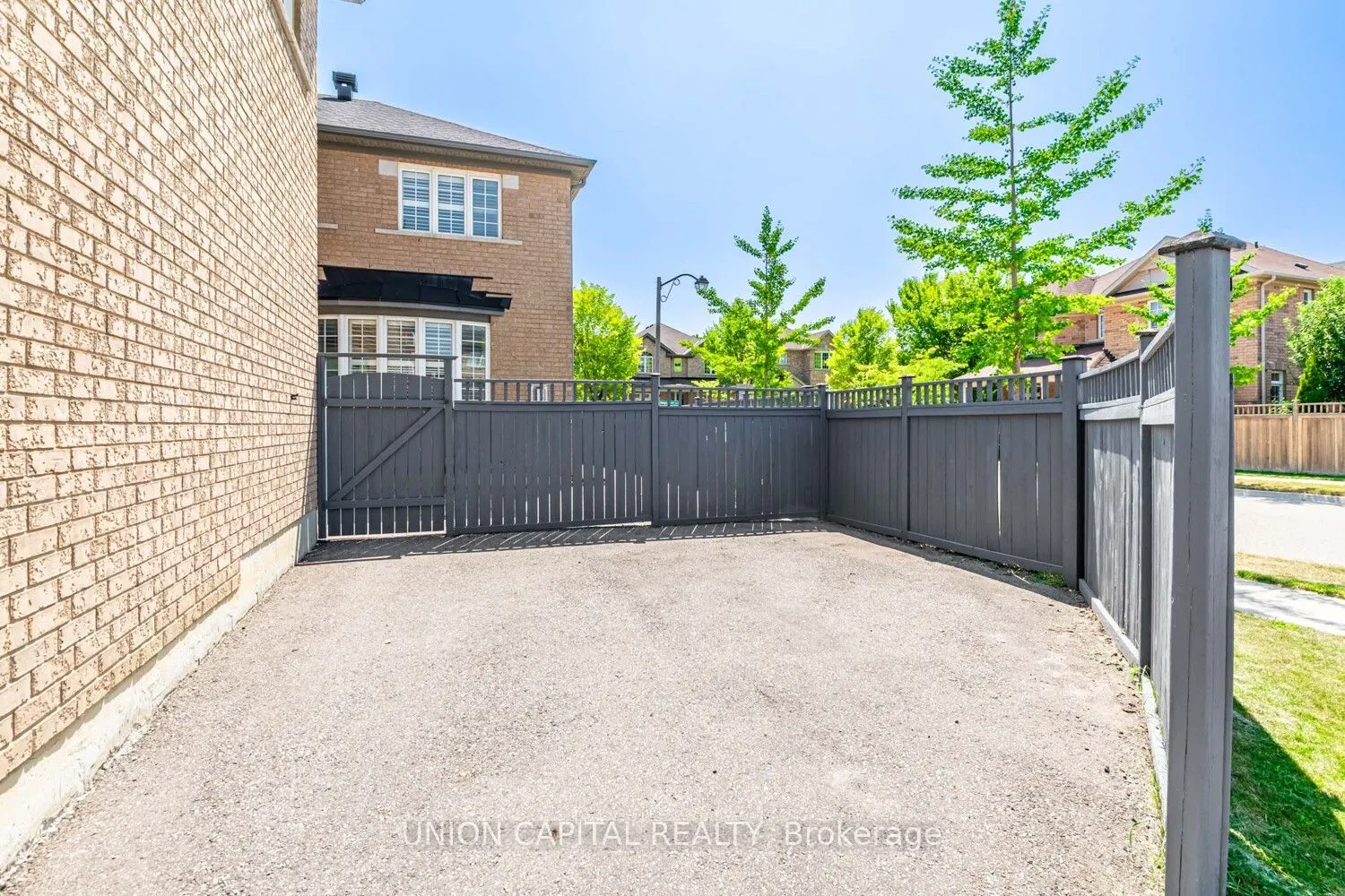 18 Honey Glen Avenue