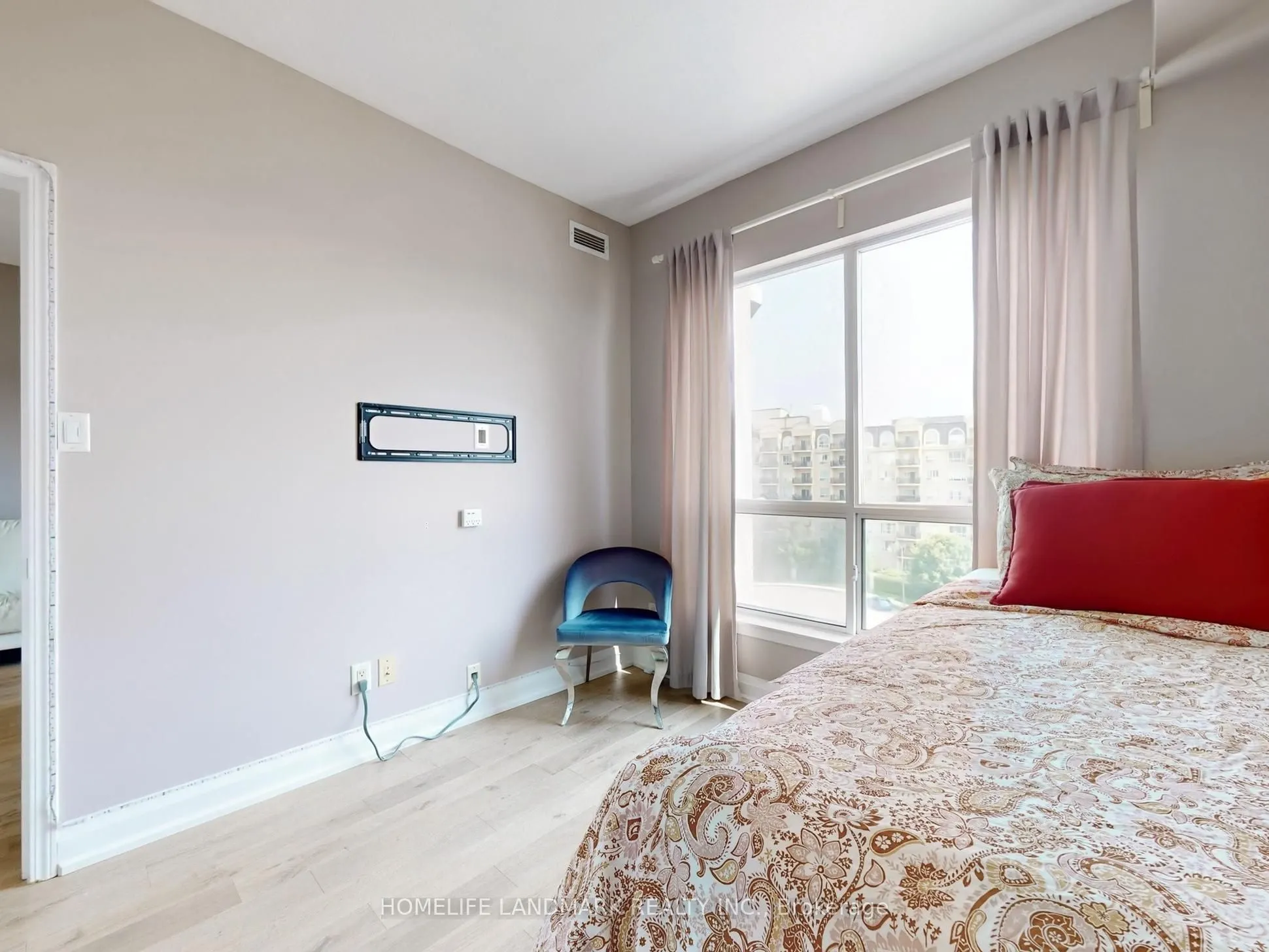 8 Maison Parc Court, #619