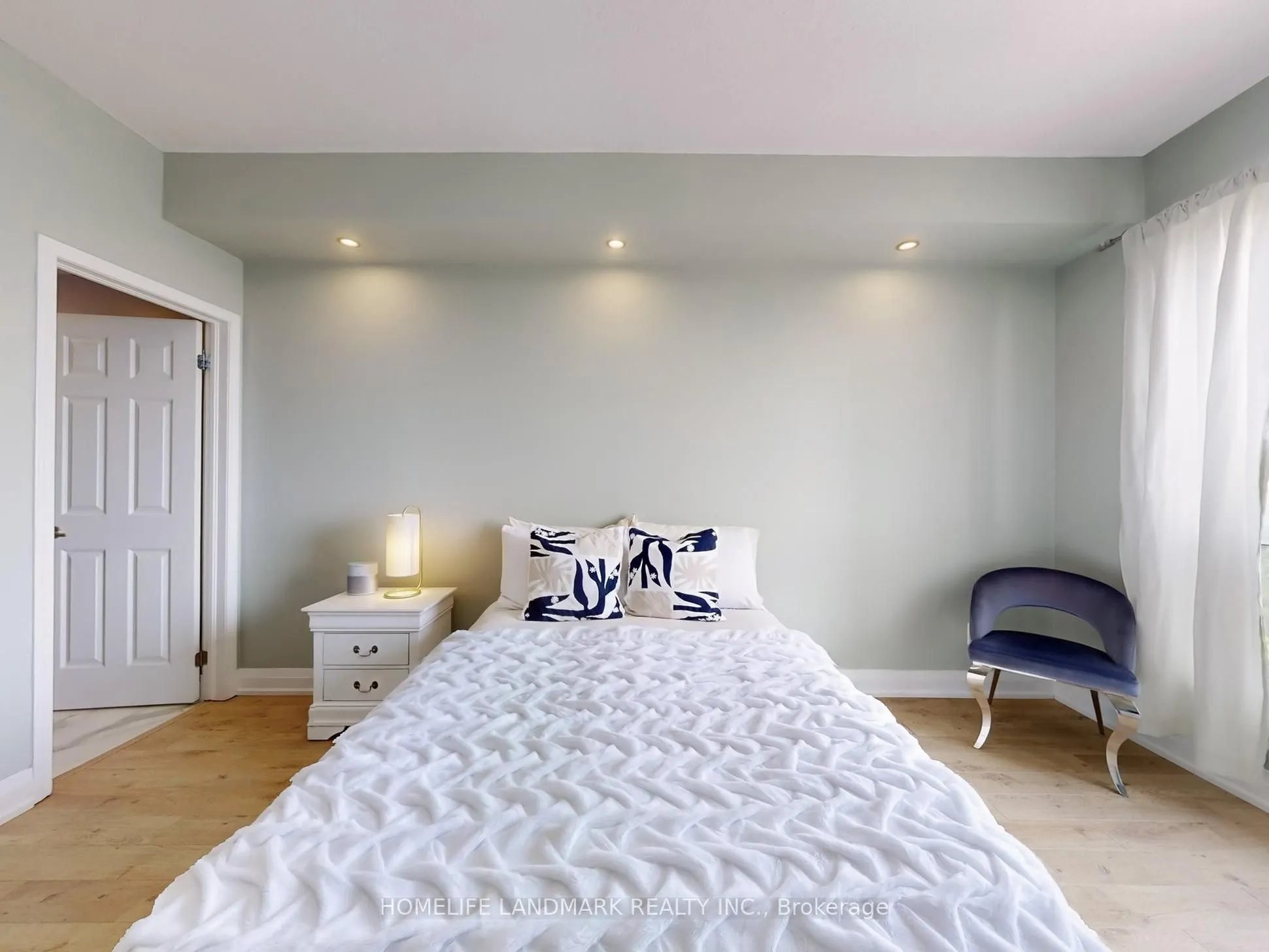 8 Maison Parc Court, #619