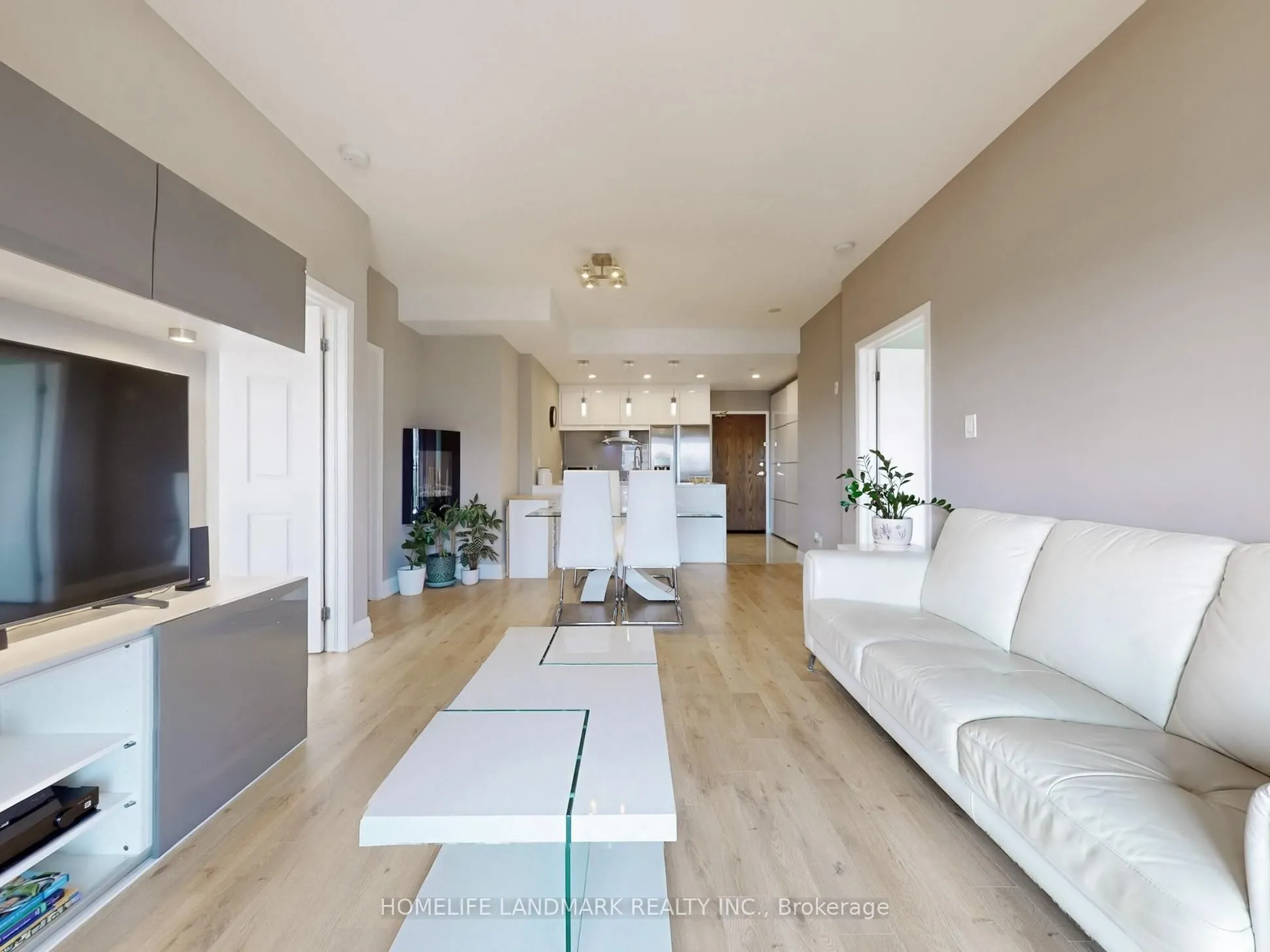 8 Maison Parc Court, #619