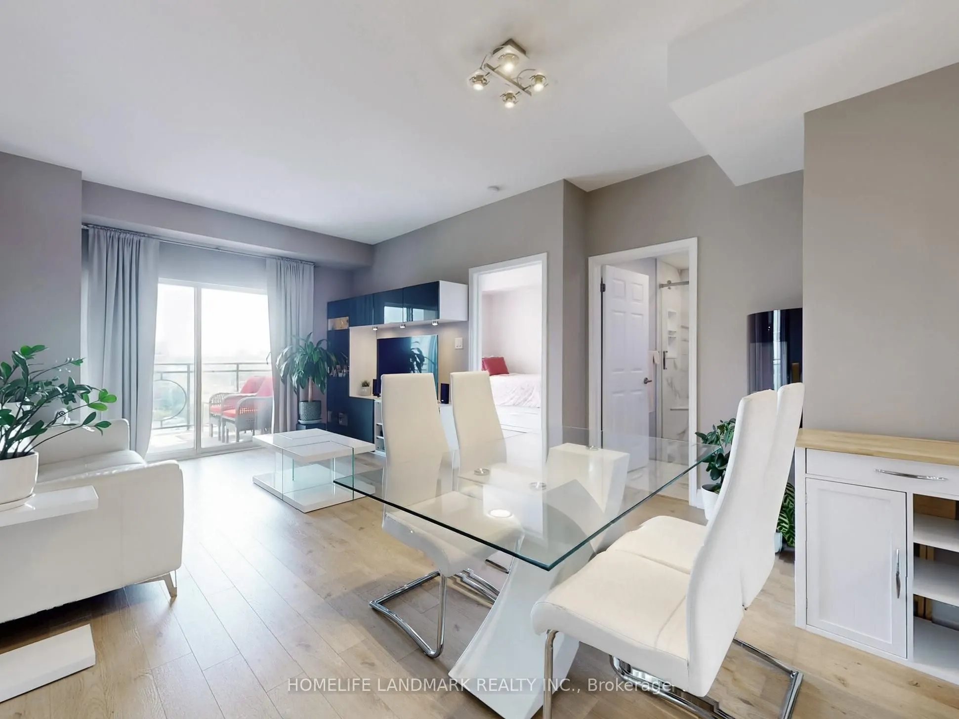 8 Maison Parc Court, #619