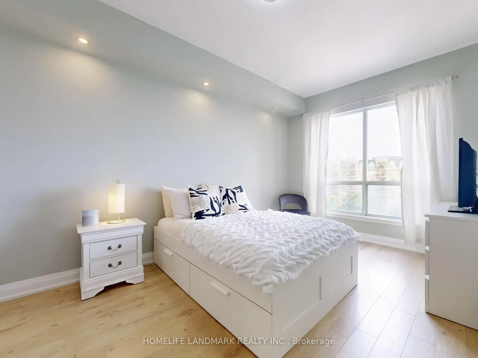 8 Maison Parc Court, #619