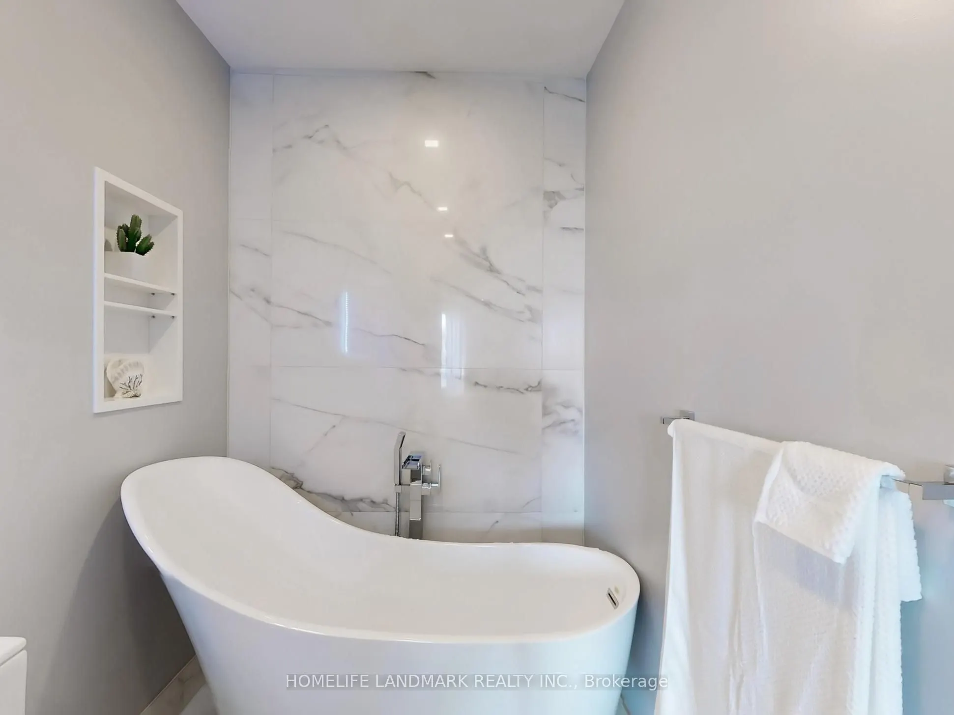 8 Maison Parc Court, #619