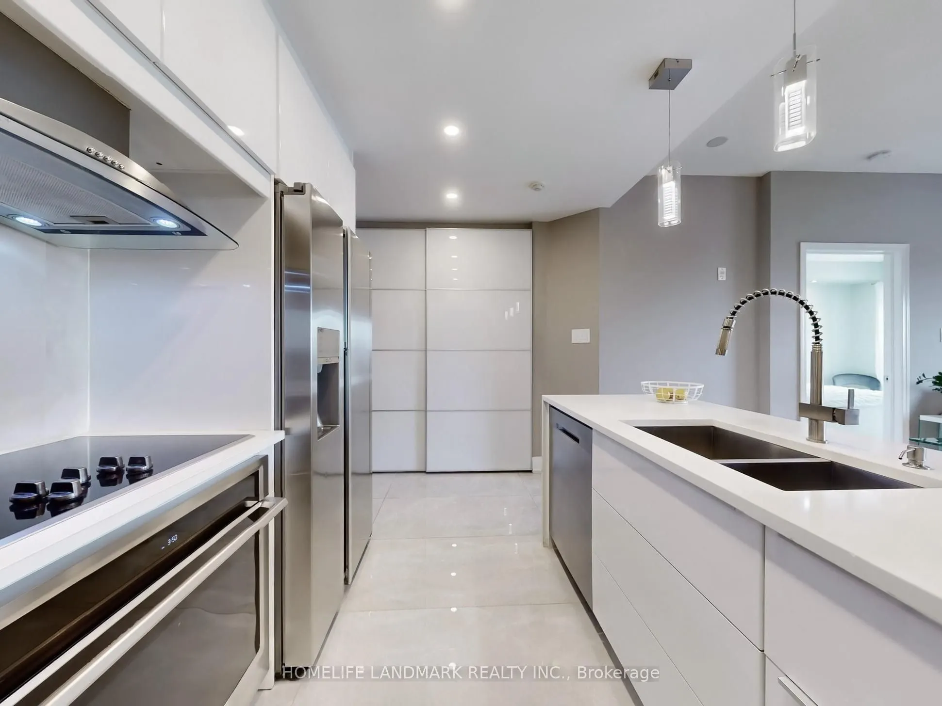 8 Maison Parc Court, #619