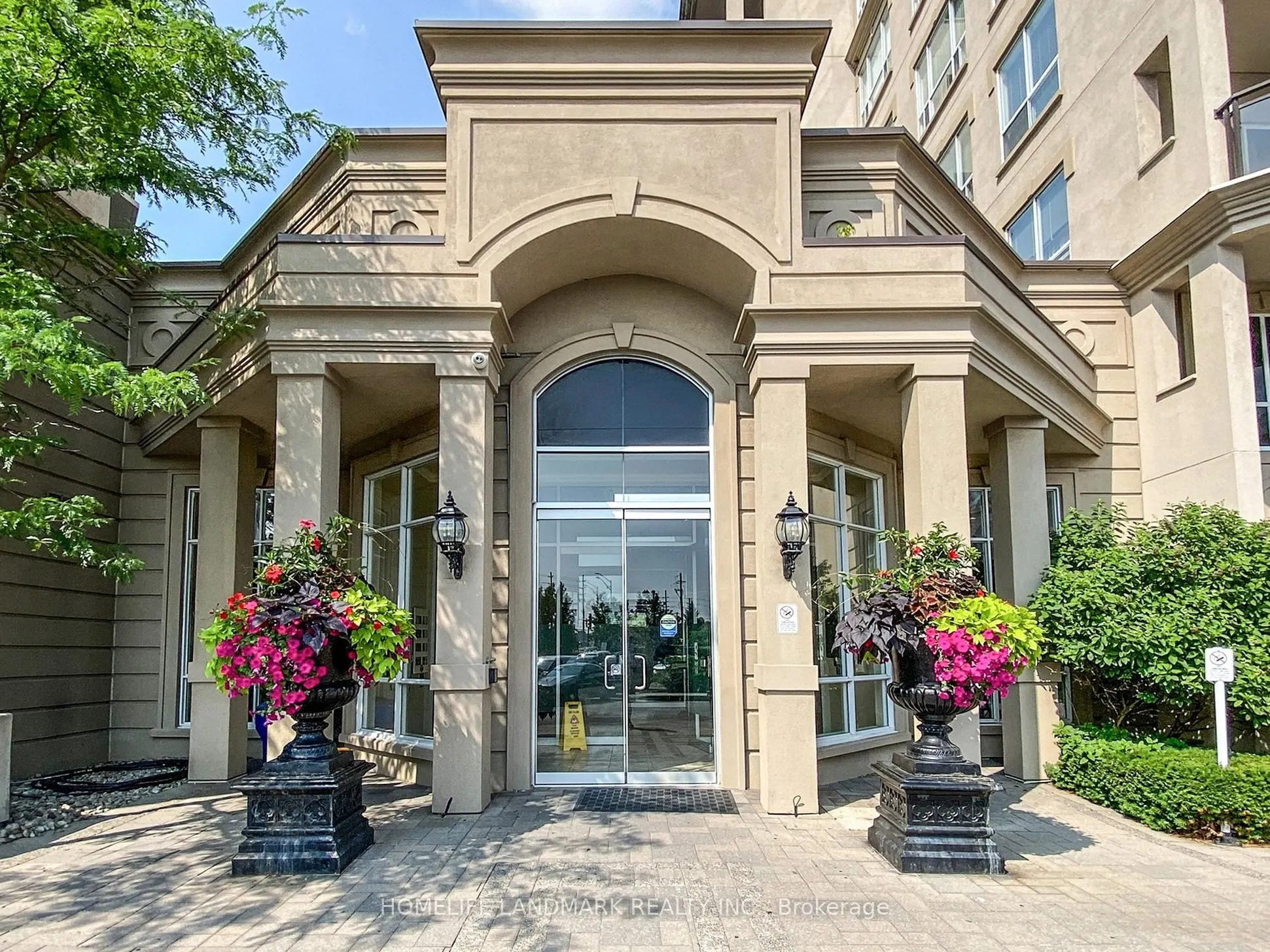 8 Maison Parc Court, #619