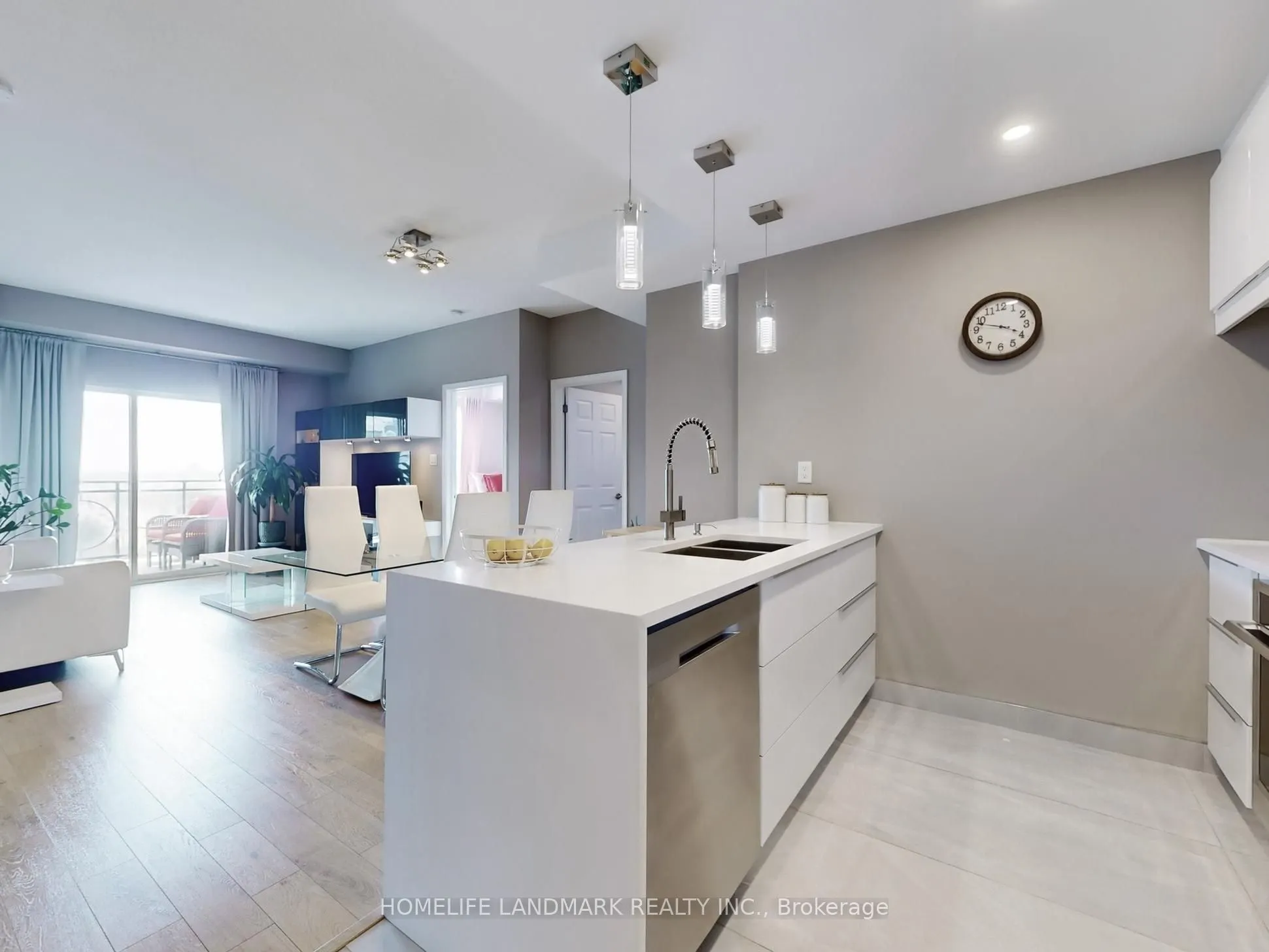 8 Maison Parc Court, #619