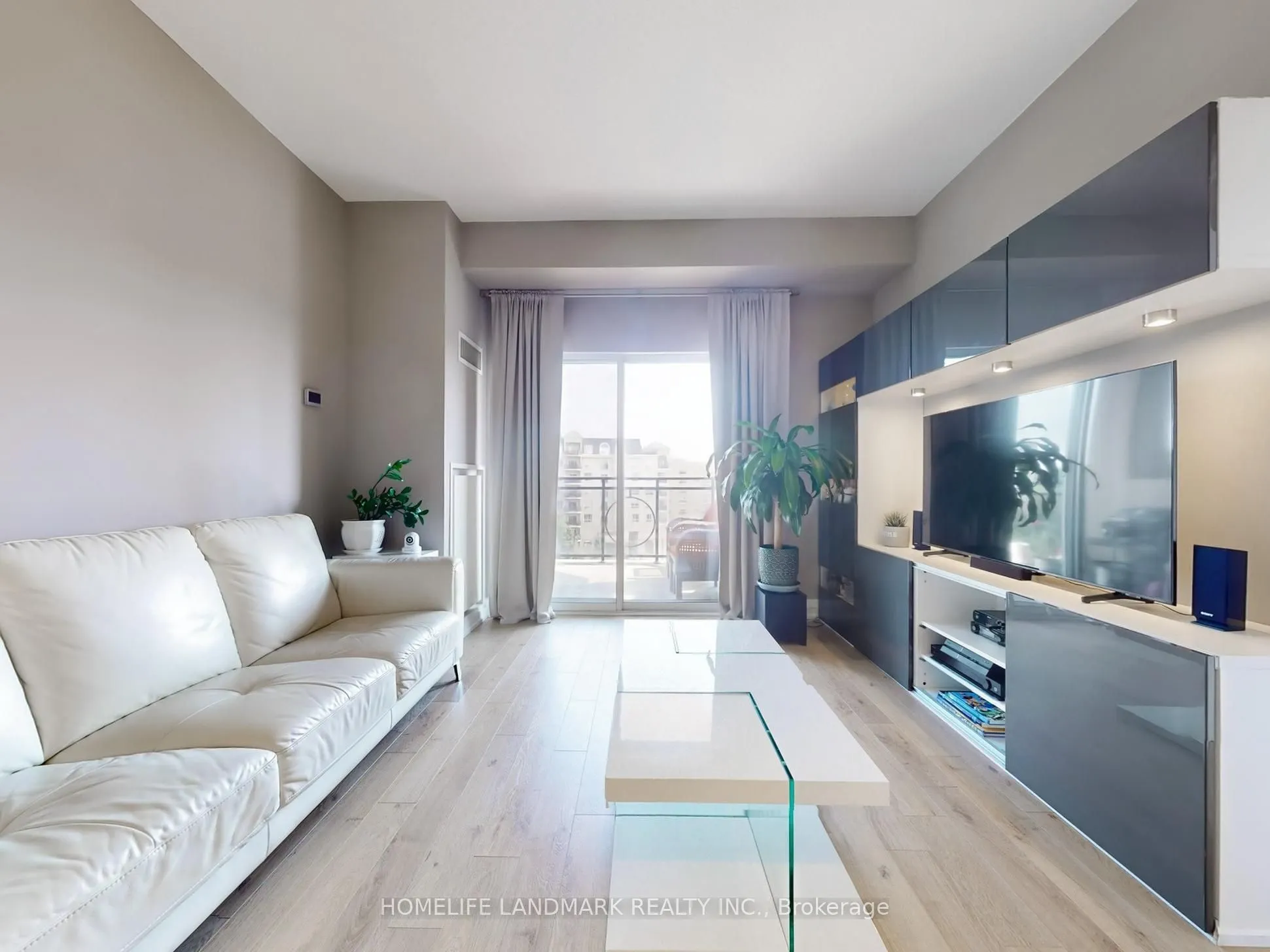 8 Maison Parc Court, #619